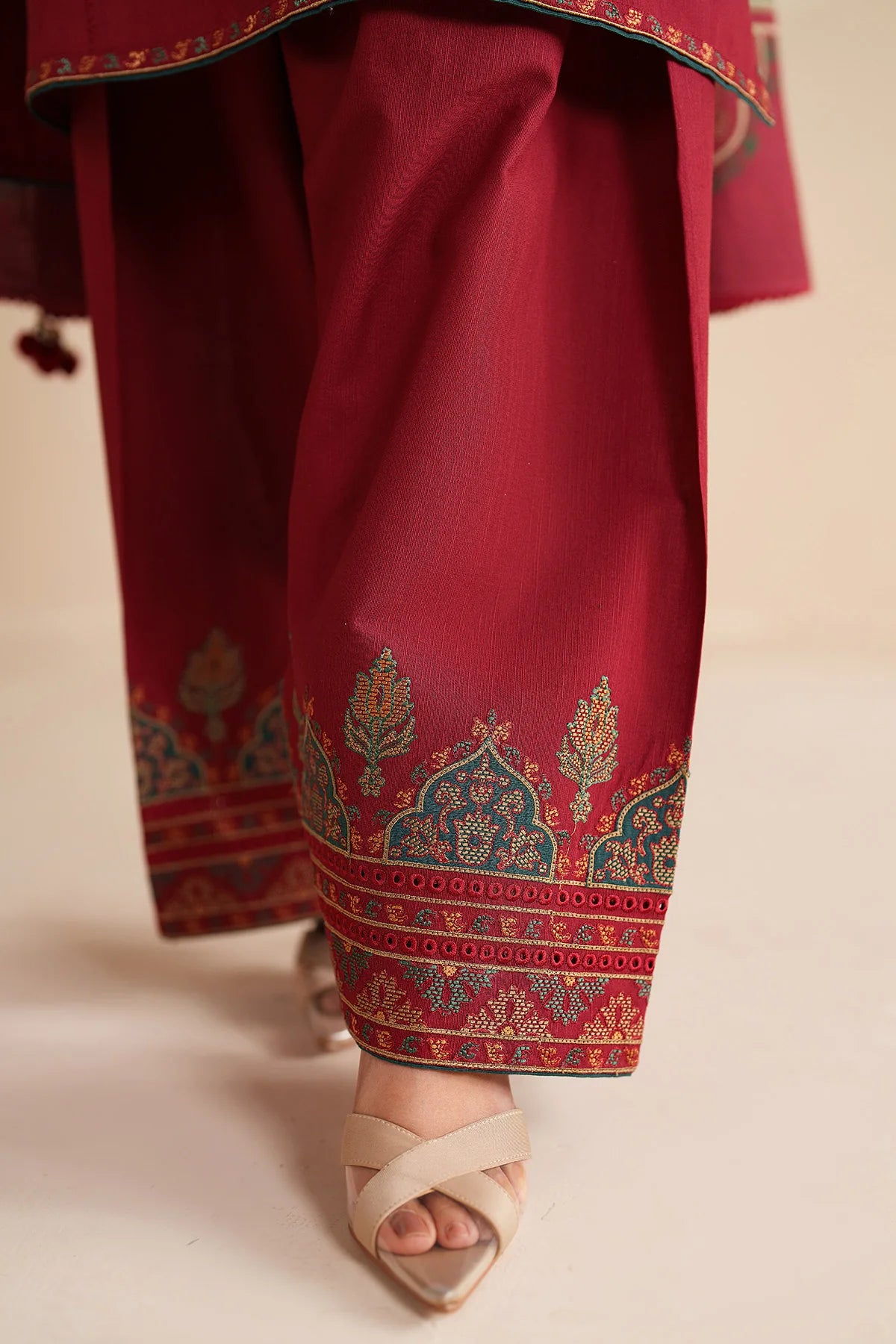JZ-UW-D0240-0 | EMBROIDERED KHADDAR | Jazmin