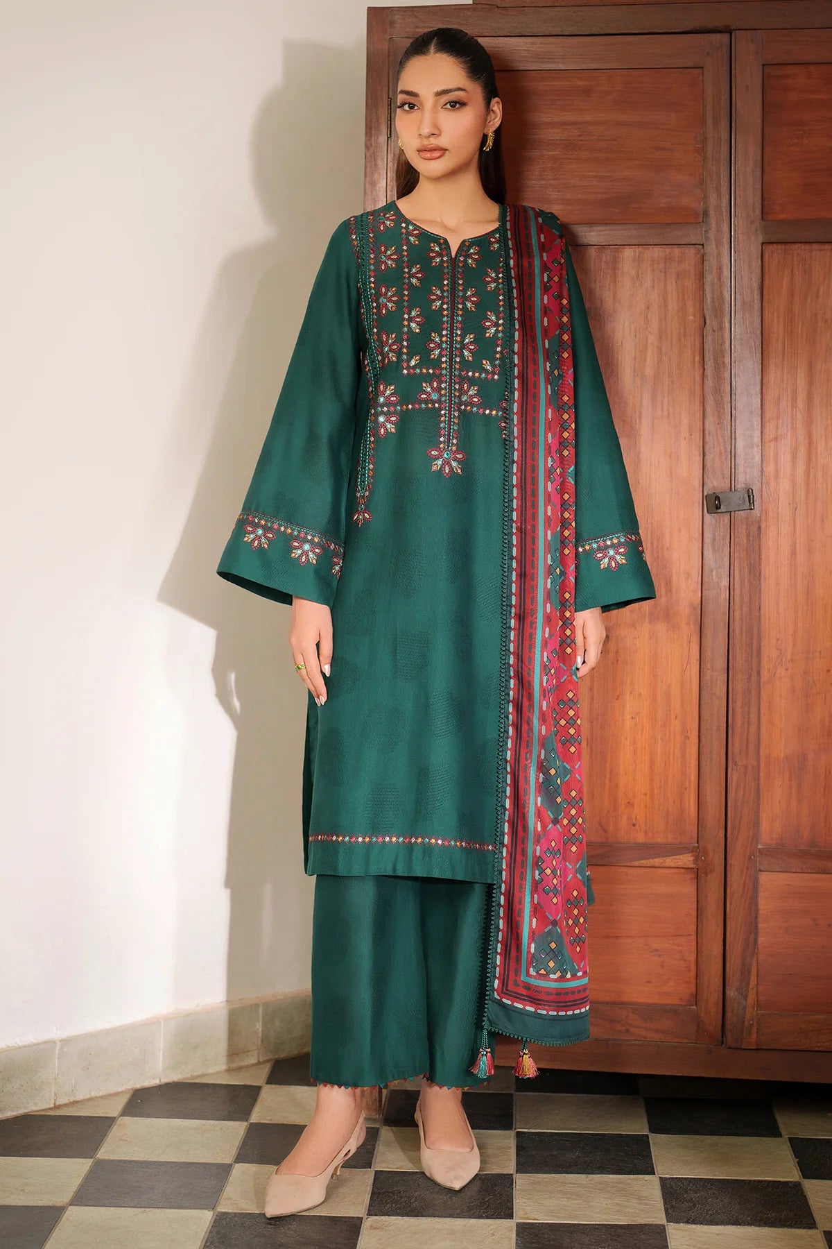 JZ-UW-D0146-0 | EMBROIDERED JACQUARD KHADDAR | Jazmin