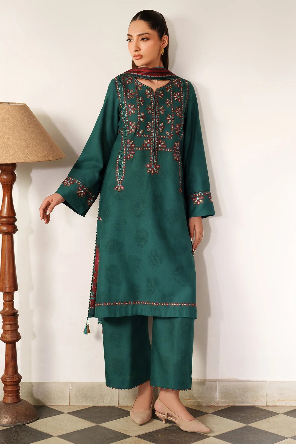 JZ-UW-D0146-0 | EMBROIDERED JACQUARD KHADDAR | Jazmin