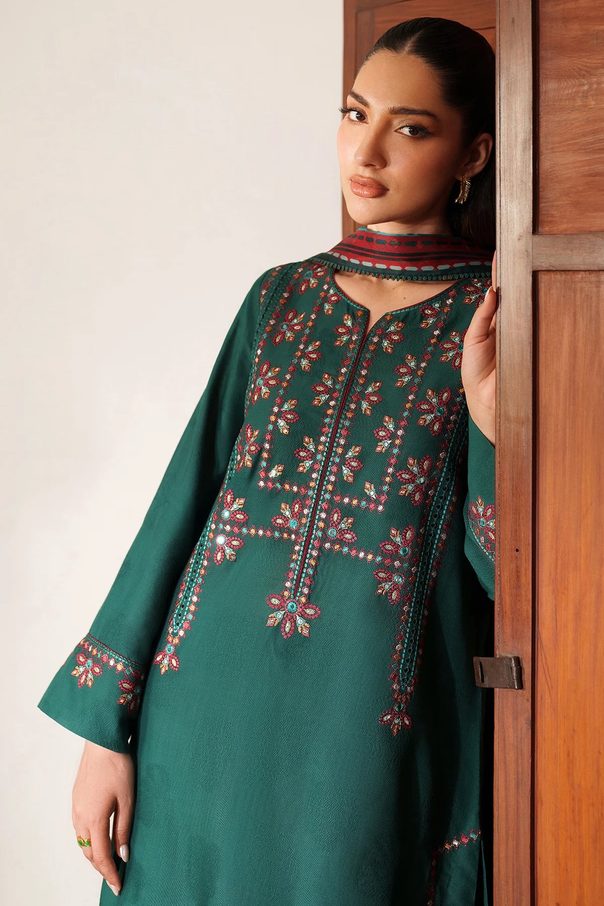 JZ-UW-D0146-0 | EMBROIDERED JACQUARD KHADDAR | Jazmin