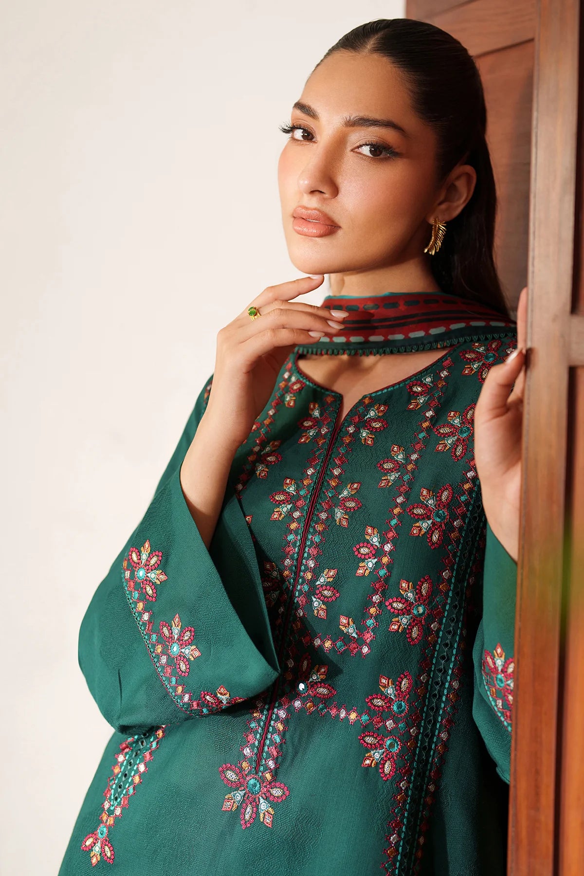 JZ-UW-D0146-0 | EMBROIDERED JACQUARD KHADDAR | Jazmin