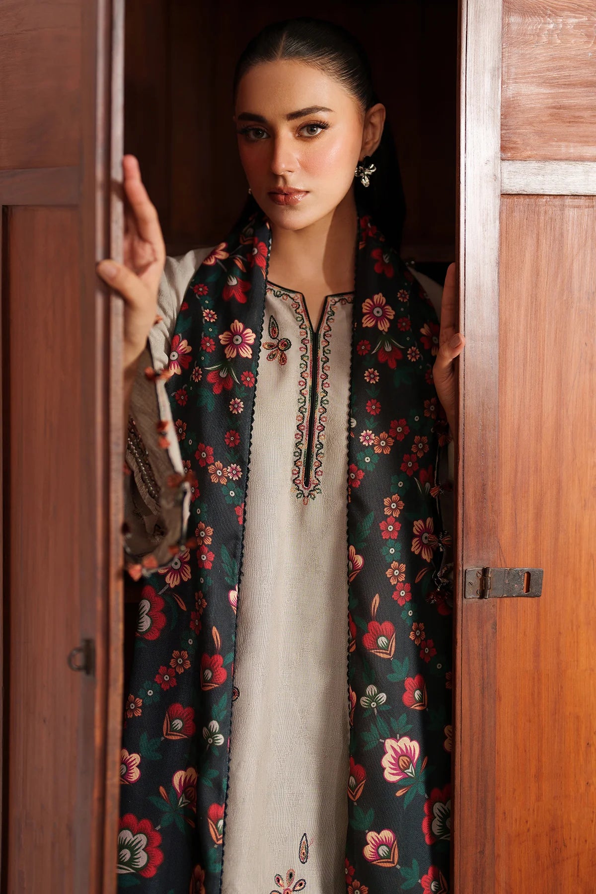 JZ-UW-D0144-0 | EMBROIDERED KHADDAR | Jazmin