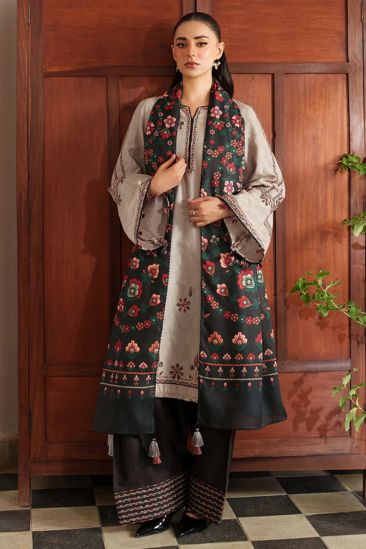 JZ-UW-D0144-0 | EMBROIDERED KHADDAR | Jazmin