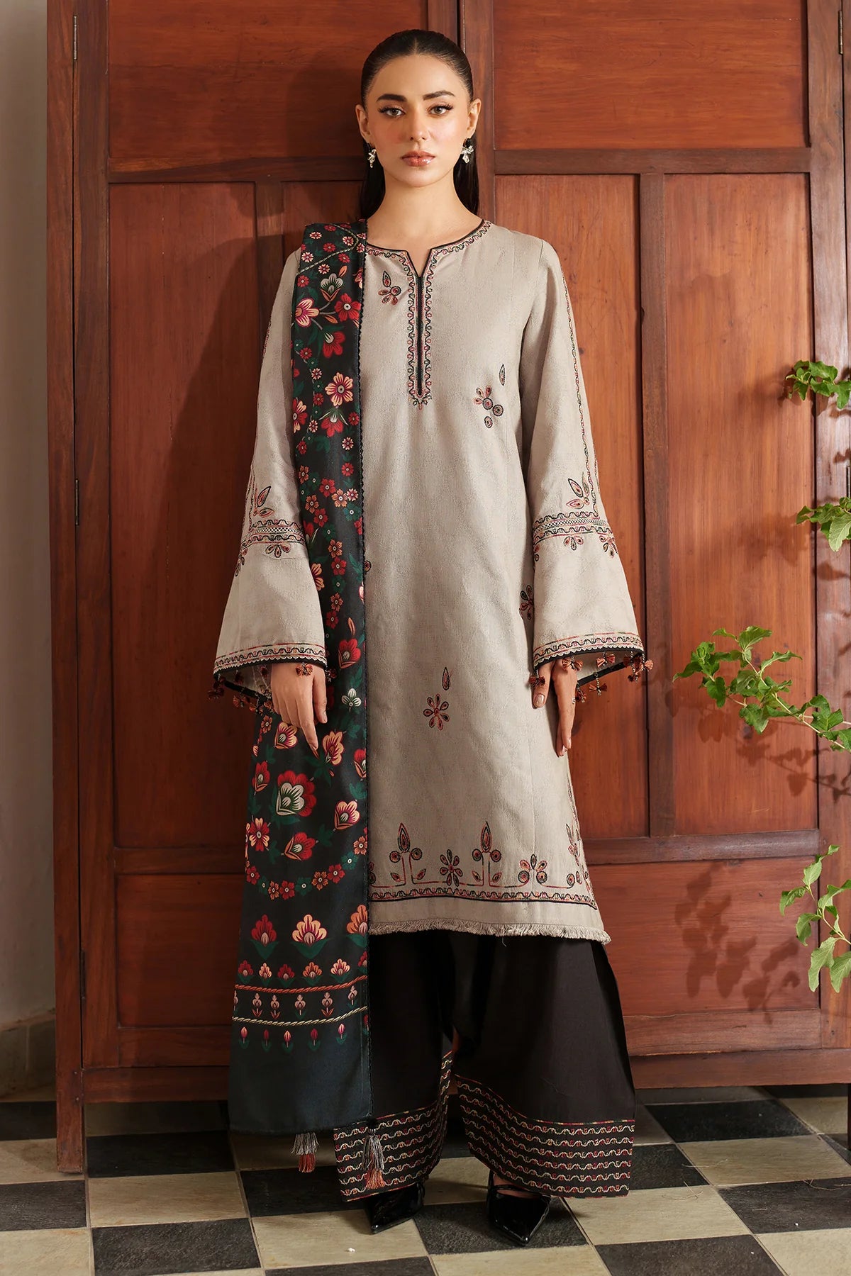 JZ-UW-D0144-0 | EMBROIDERED KHADDAR | Jazmin
