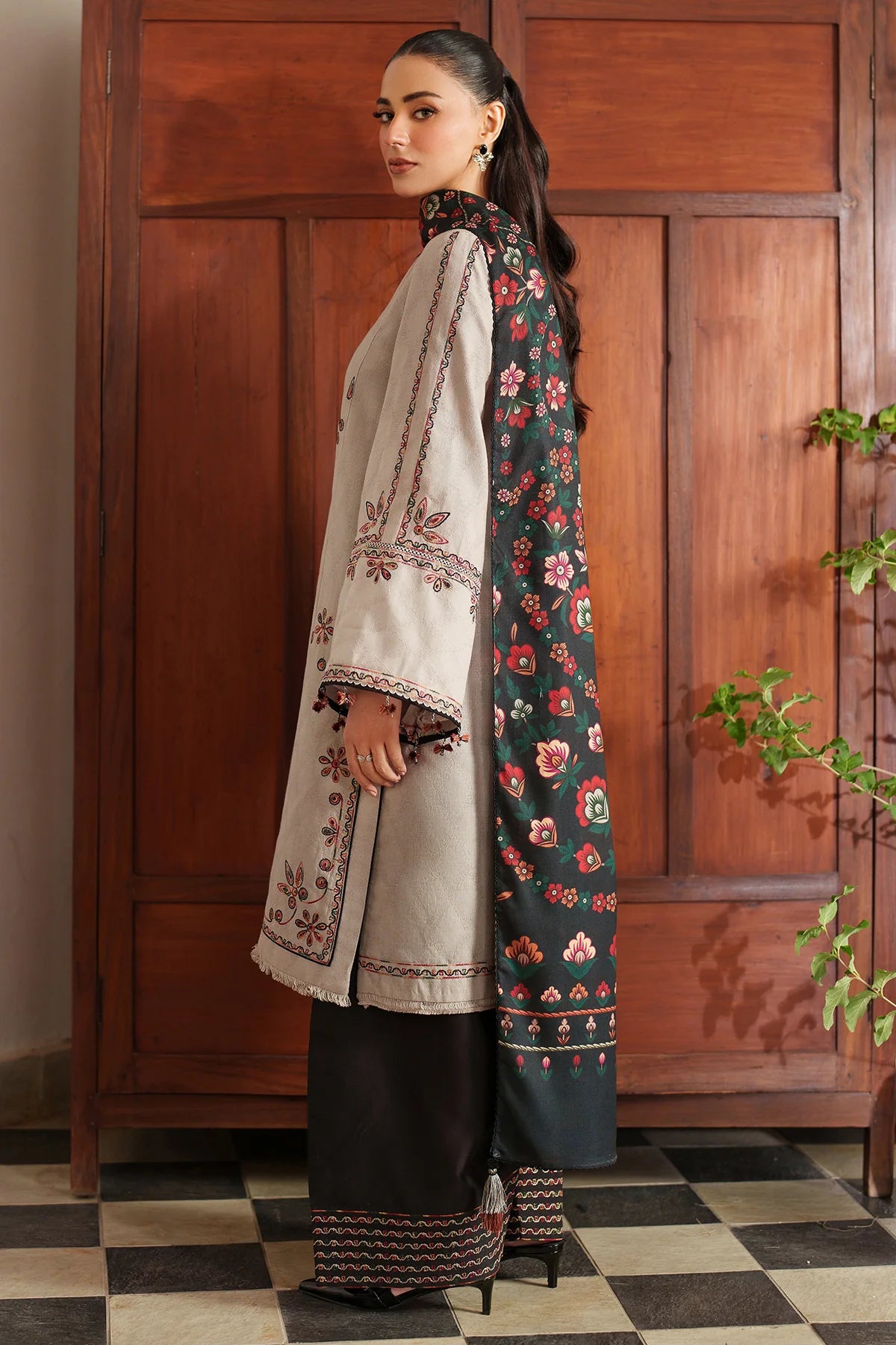 JZ-UW-D0144-0 | EMBROIDERED KHADDAR | Jazmin