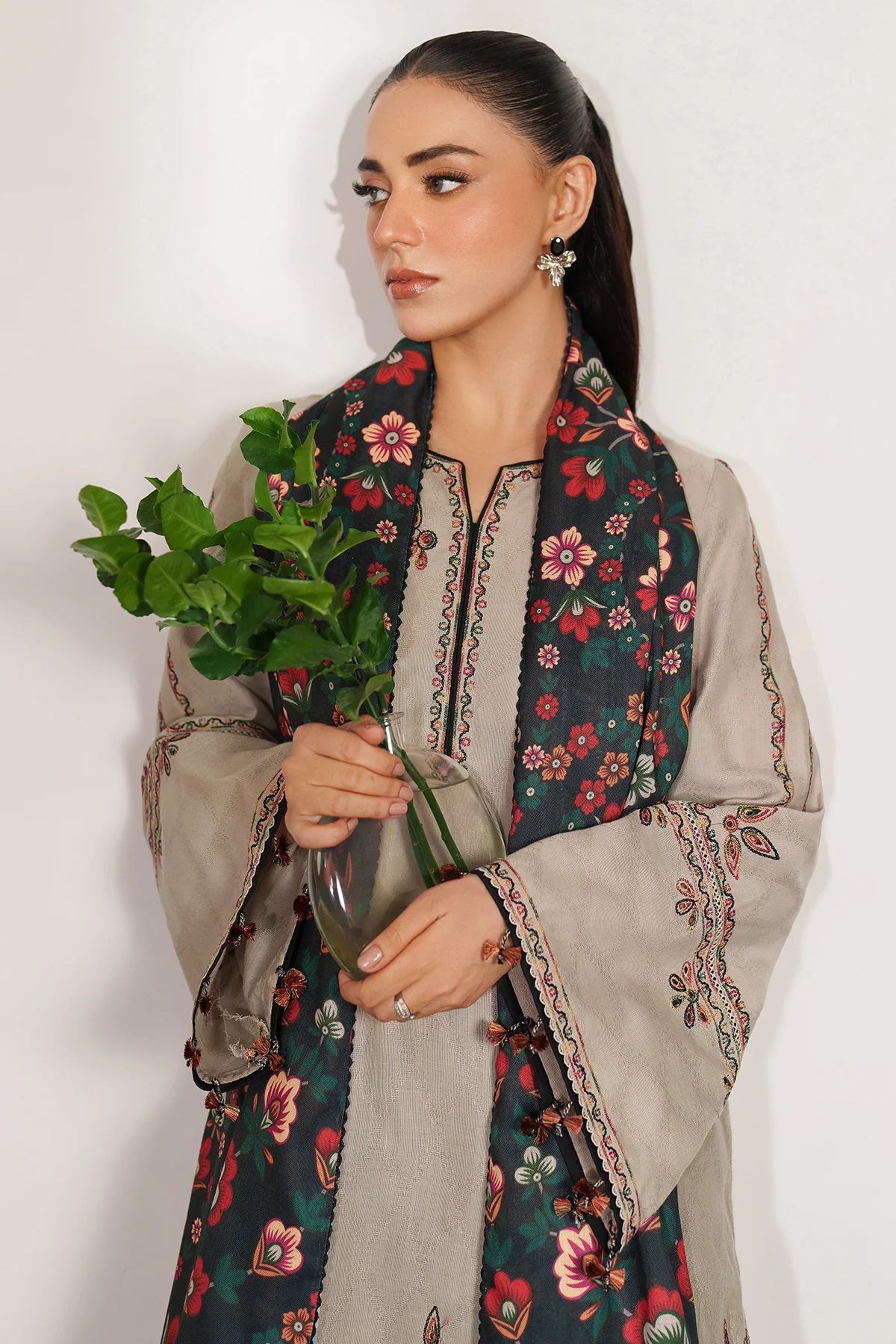 JZ-UW-D0144-0 | EMBROIDERED KHADDAR | Jazmin