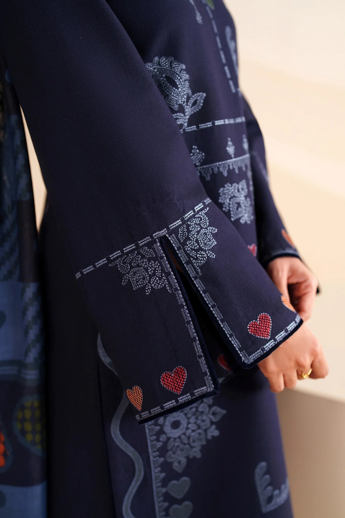 JZ-UW-D0229-0 | EMBROIDERED KHADDAR | Jazmin