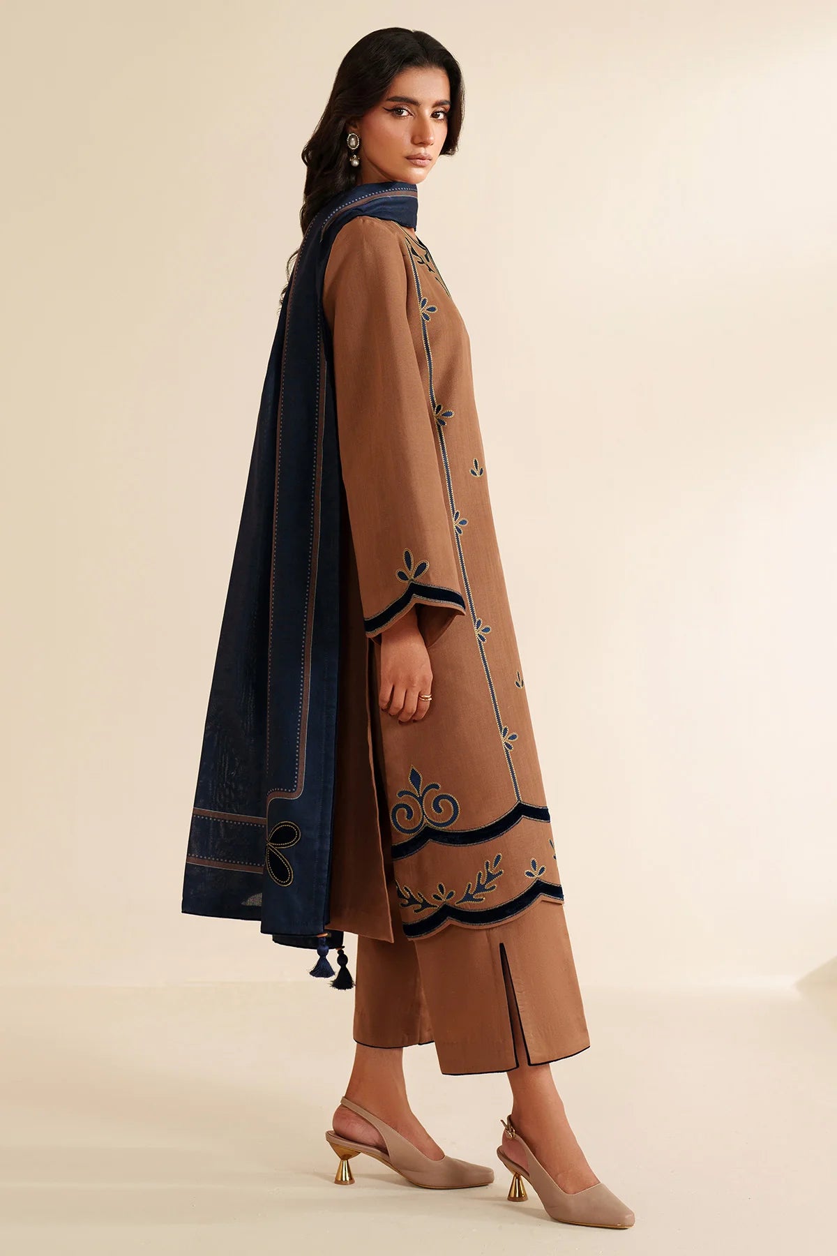 JZ-UW-D0214-0 | EMBROIDERED KHADDAR | Jazmin