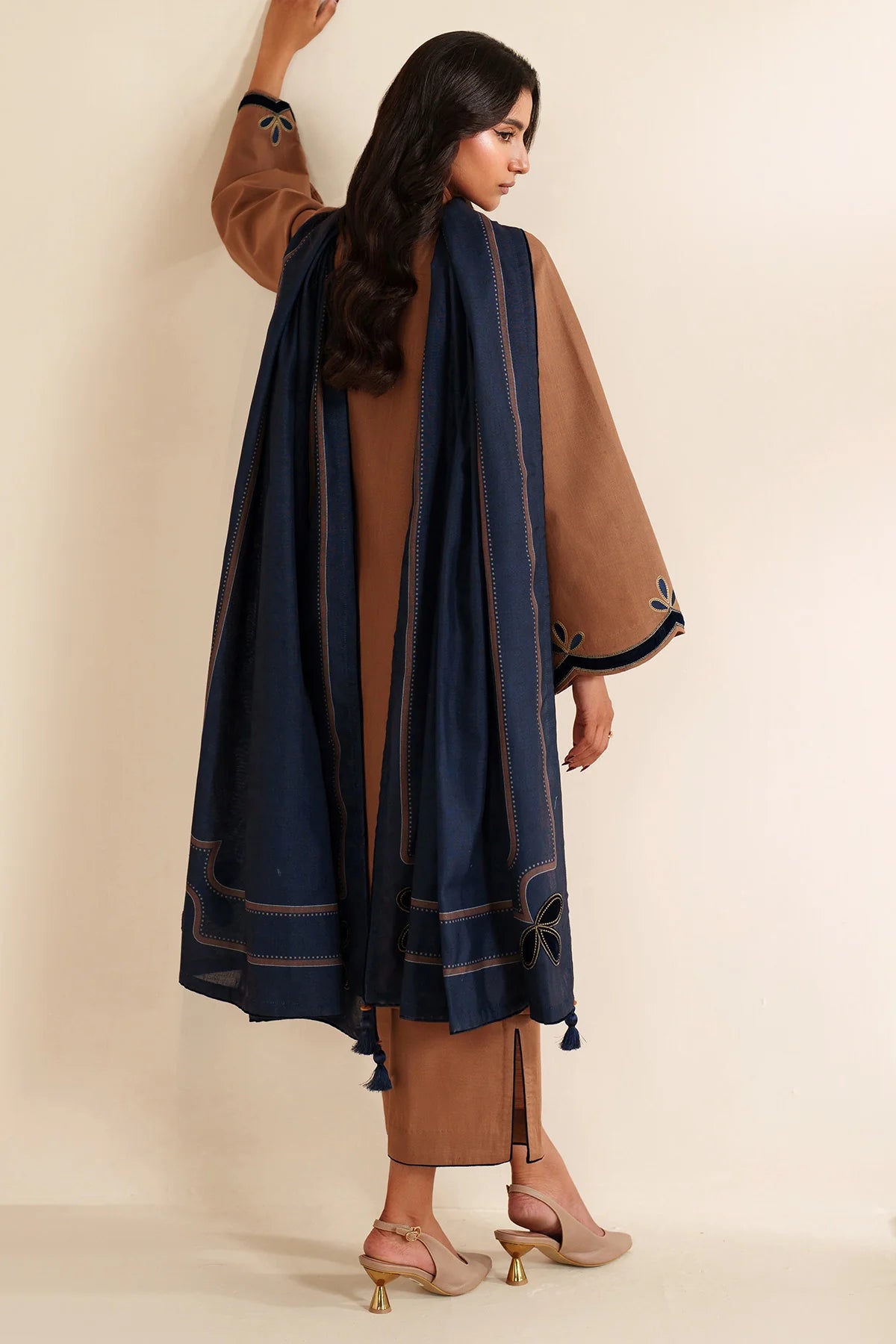 JZ-UW-D0214-0 | EMBROIDERED KHADDAR | Jazmin