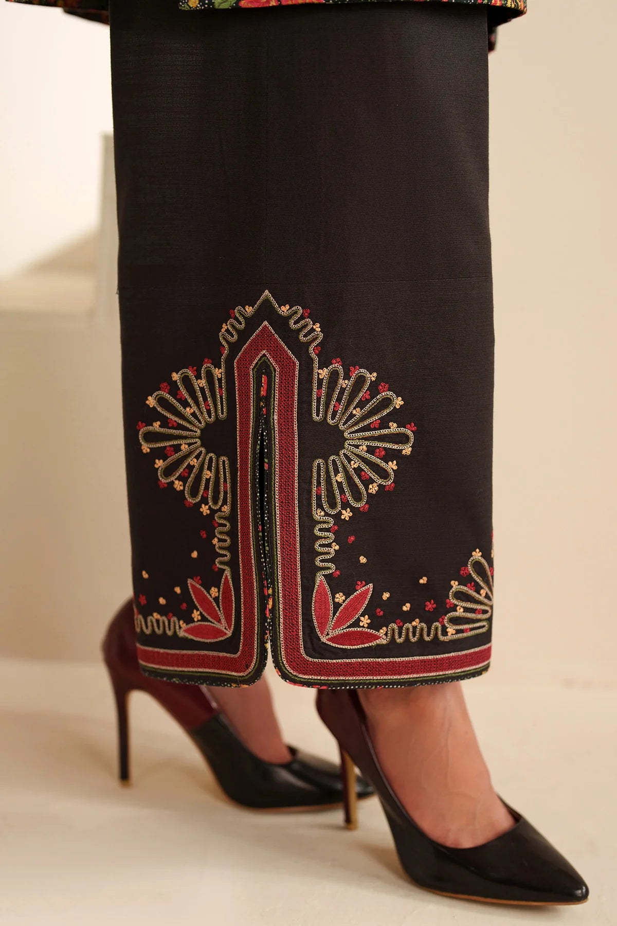 JZ-RTW-1272-1 | EMBROIDERED KHADDAR | Jazmin