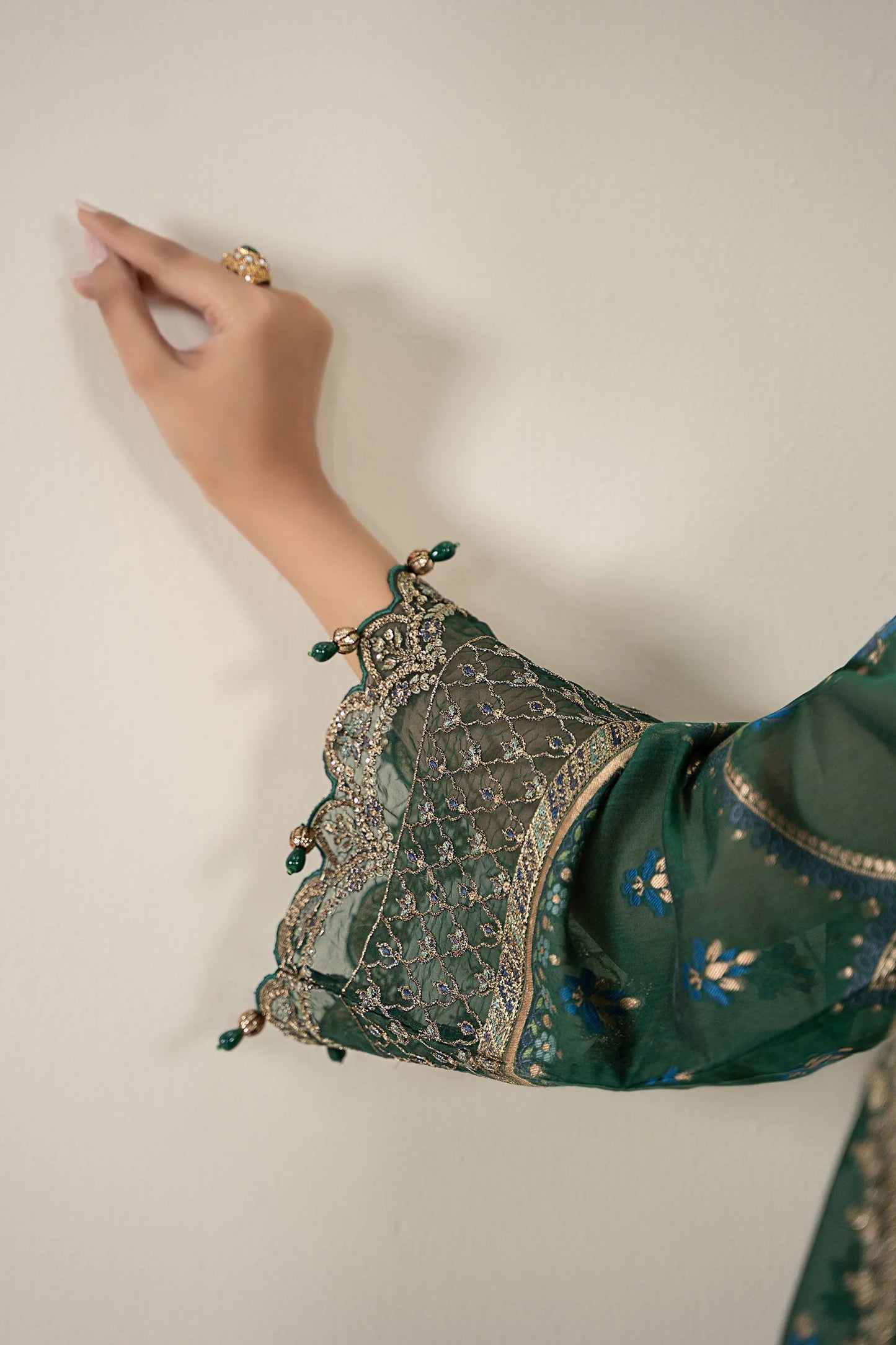 DW-EA25-59-Green | Luxury Pret | MARIA.B