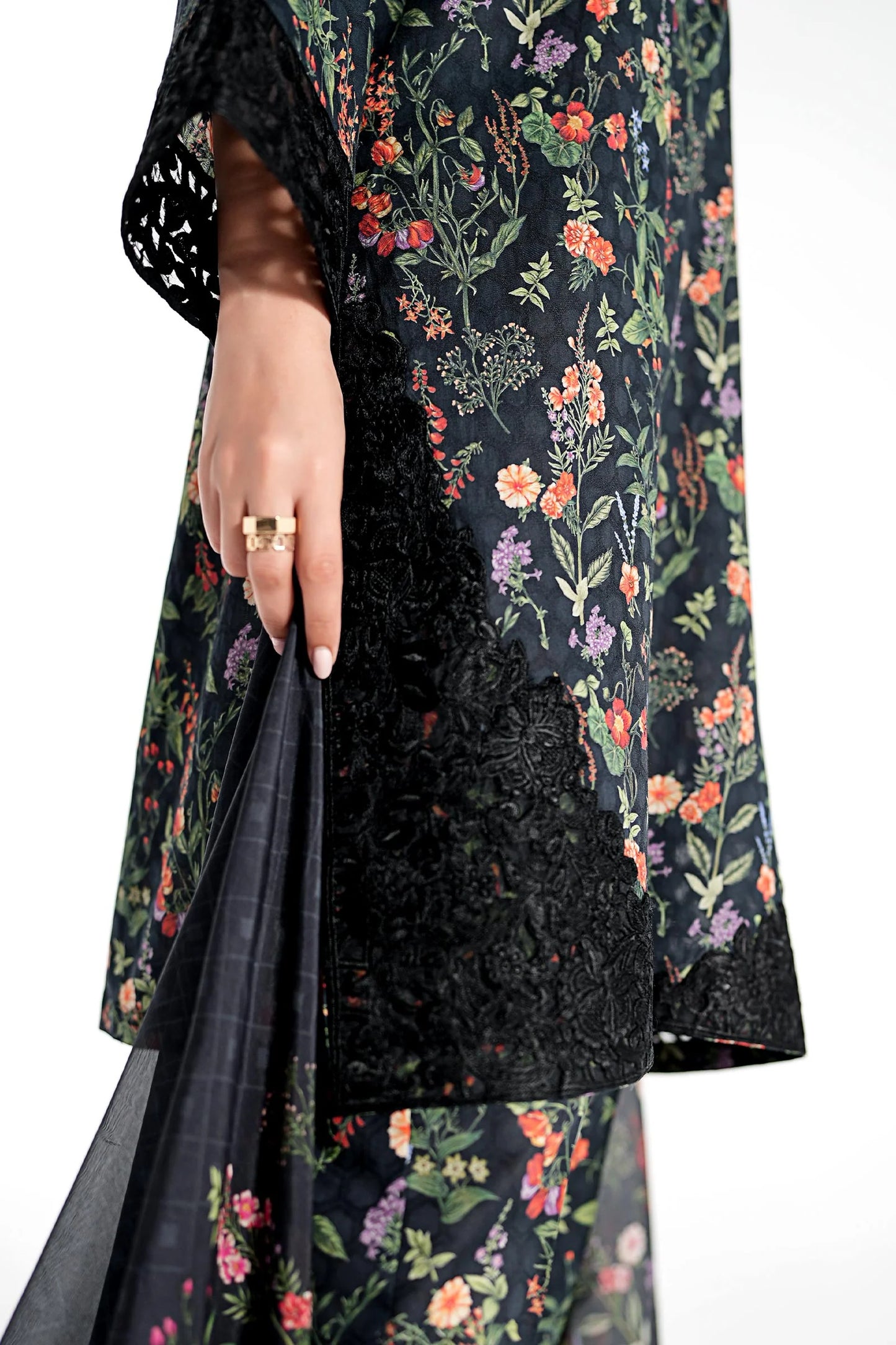 DW-EF23-71R1-Black | Luxury Pret | MARIA.B