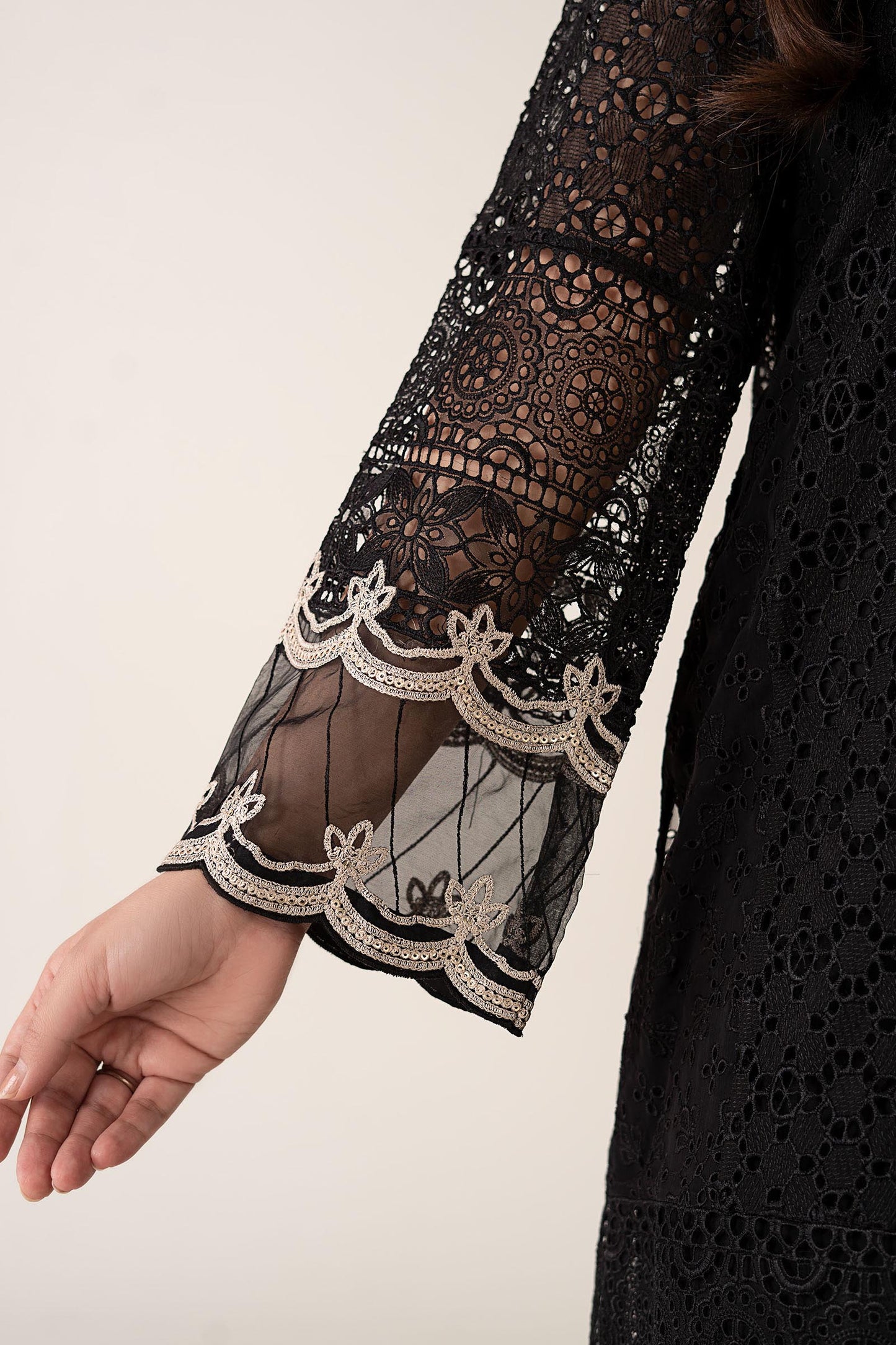 DW-MN24-10R1-Black | Luxury Pret | MARIA.B