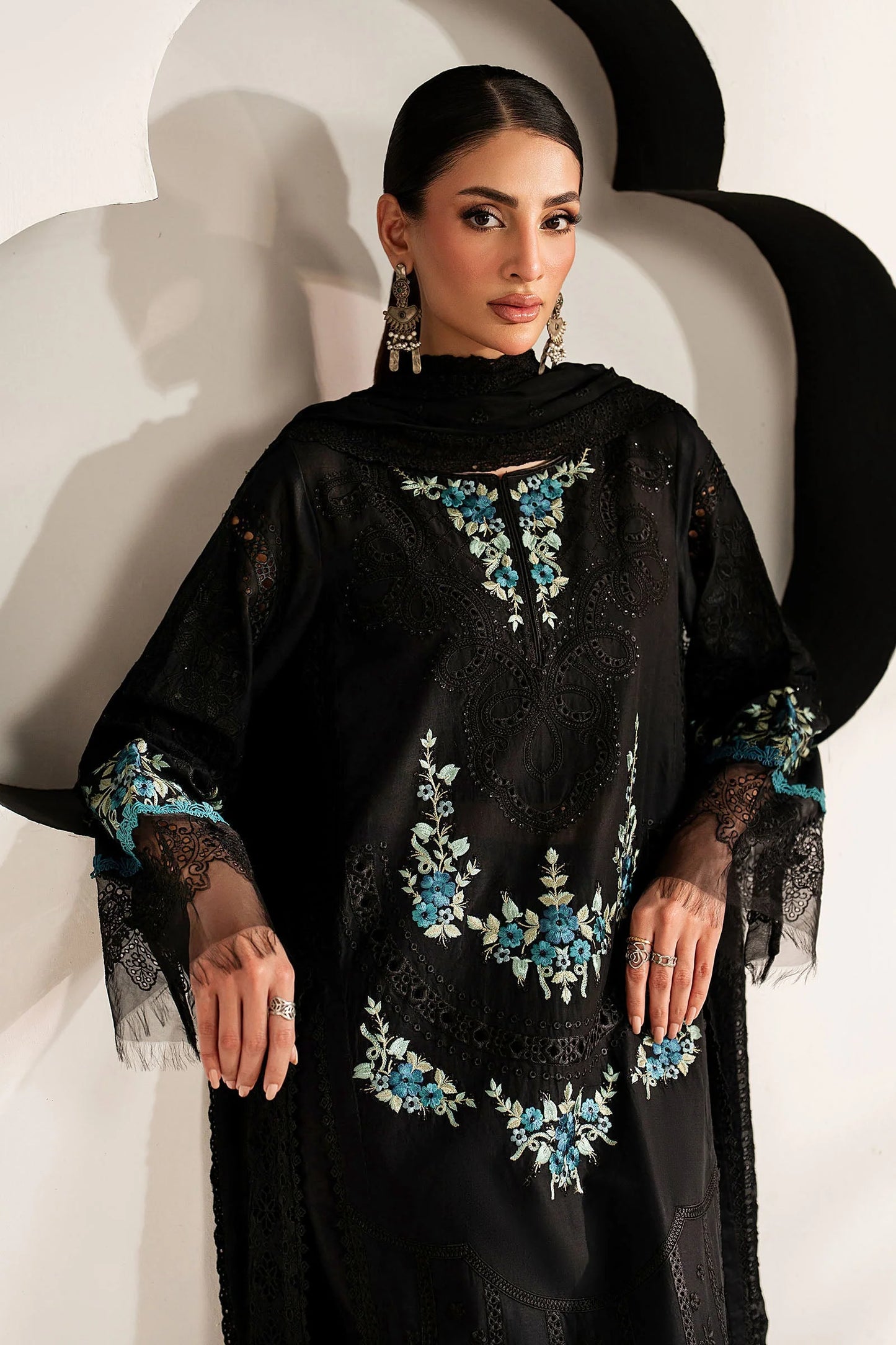 DW-MN25-08R1 | 3 Piece Embroidered Lawn Suit | MARIA.B