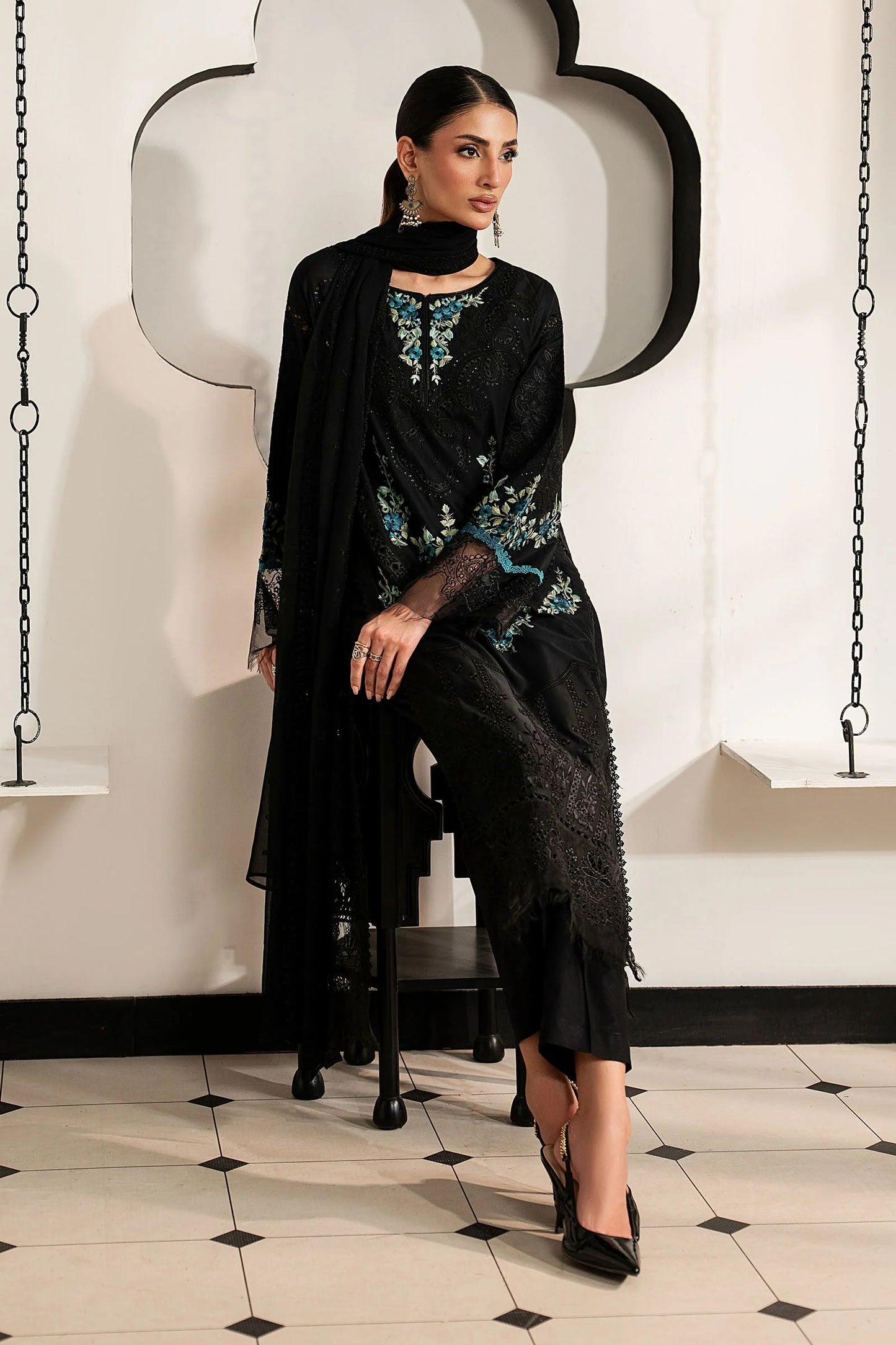 DW-MN25-08R1 | 3 Piece Embroidered Lawn Suit | MARIA.B