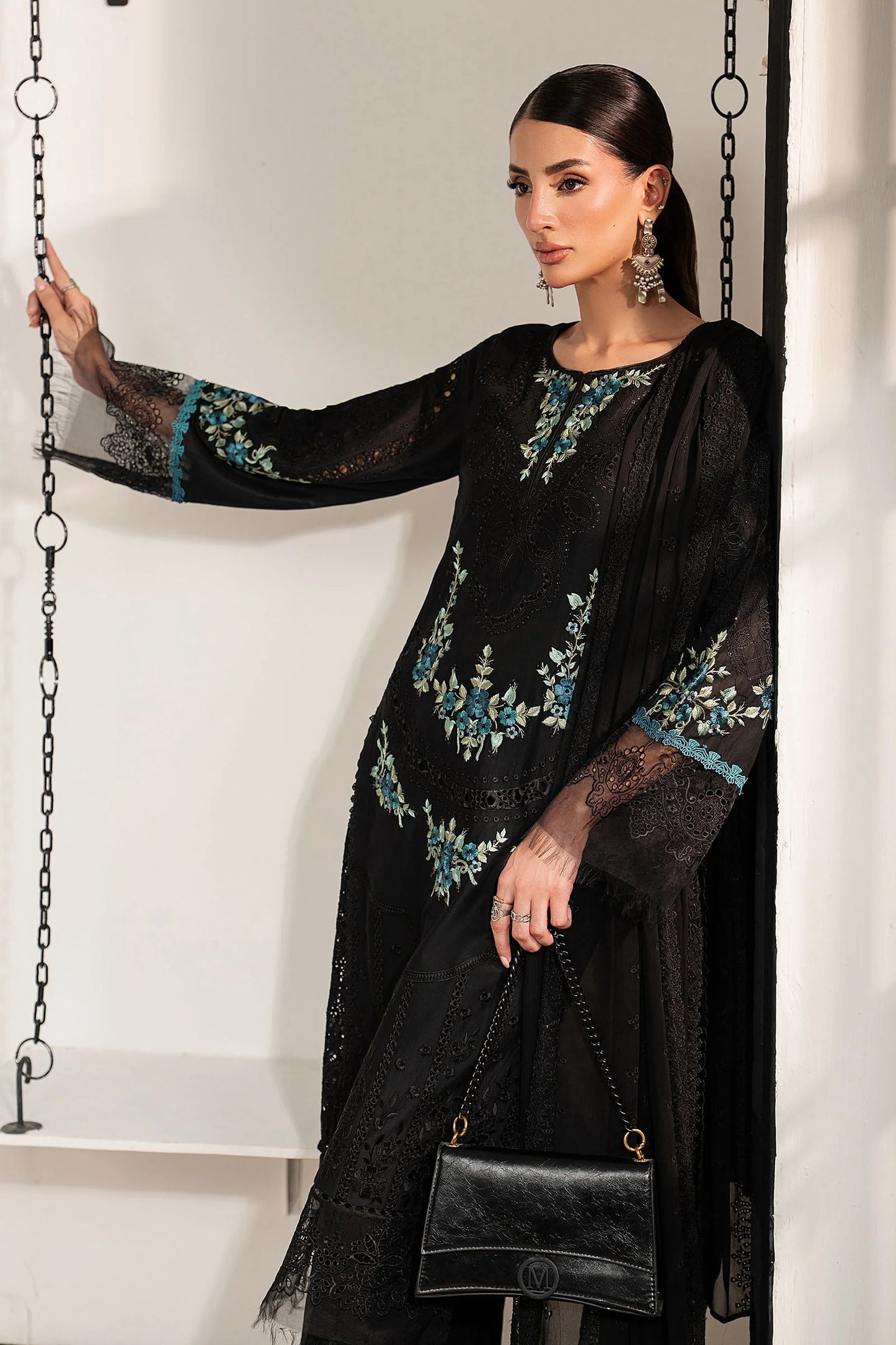 DW-MN25-08R1 | 3 Piece Embroidered Lawn Suit | MARIA.B