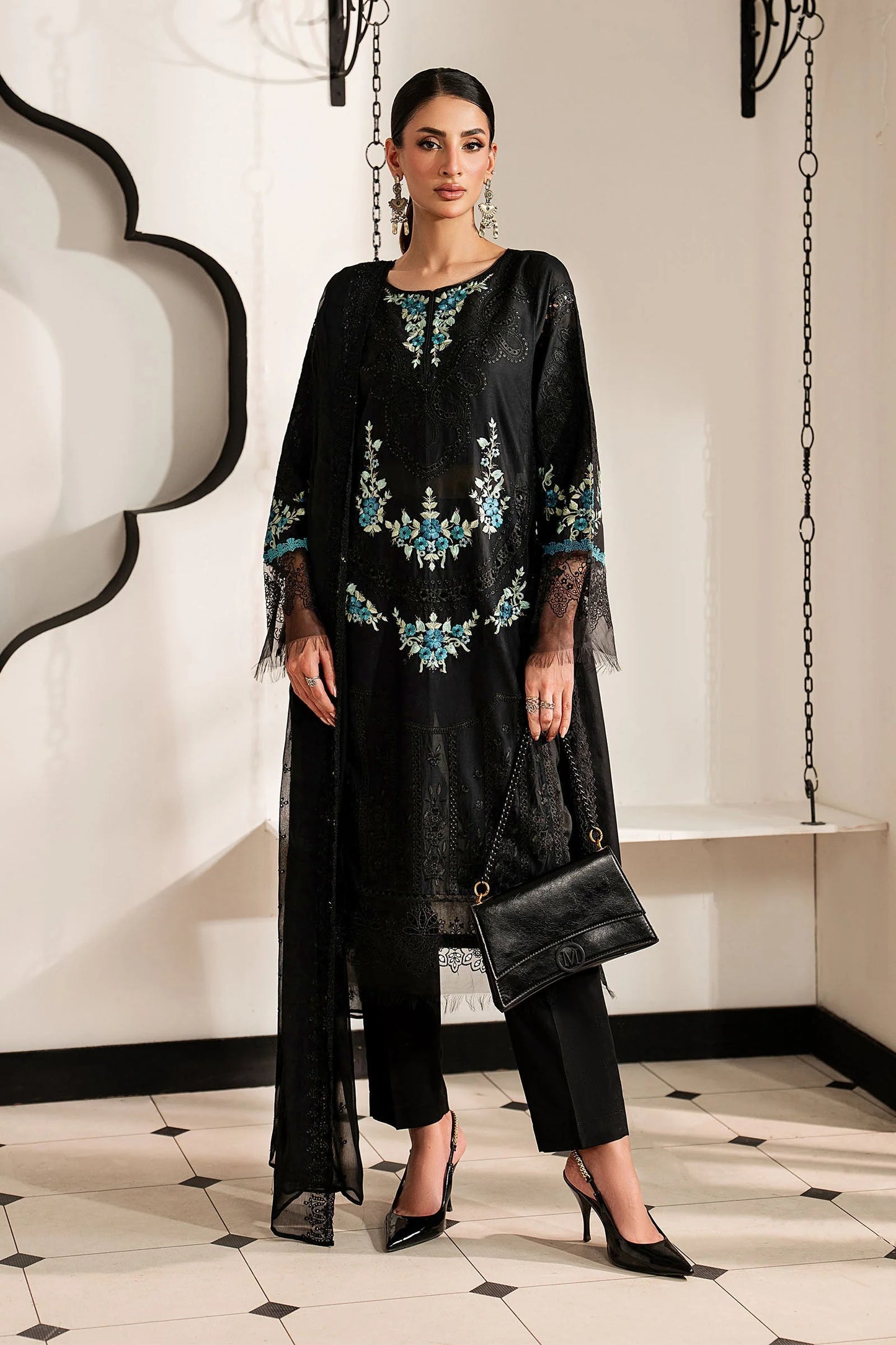 DW-MN25-08R1 | 3 Piece Embroidered Lawn Suit | MARIA.B