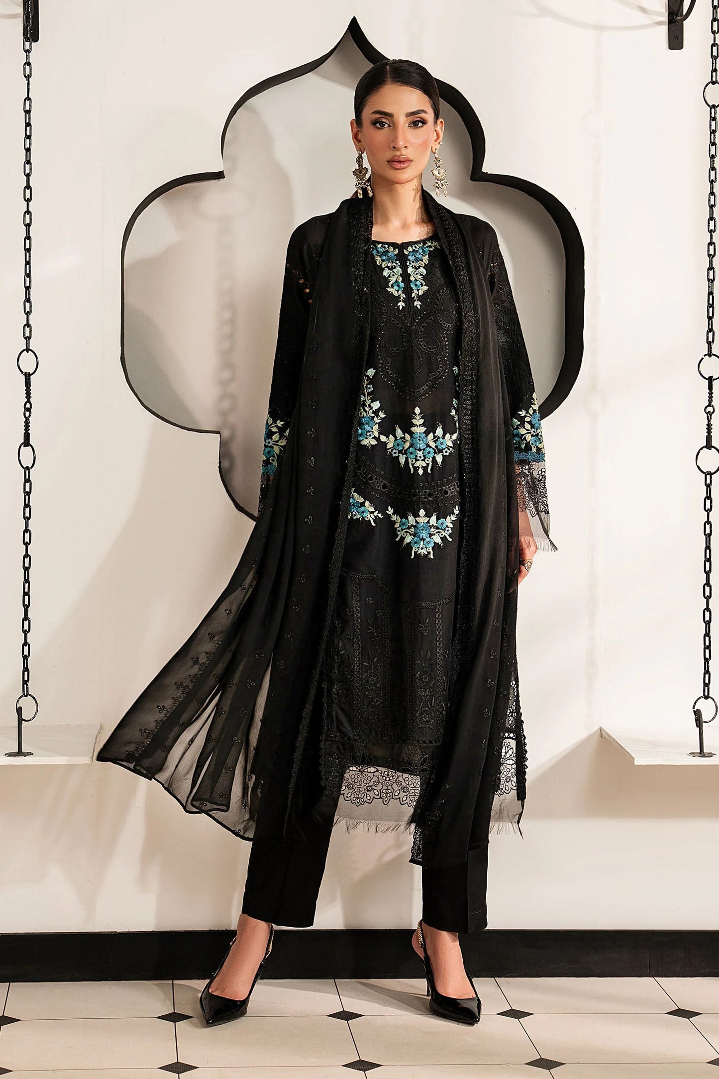 DW-MN25-08R1 | 3 Piece Embroidered Lawn Suit | MARIA.B