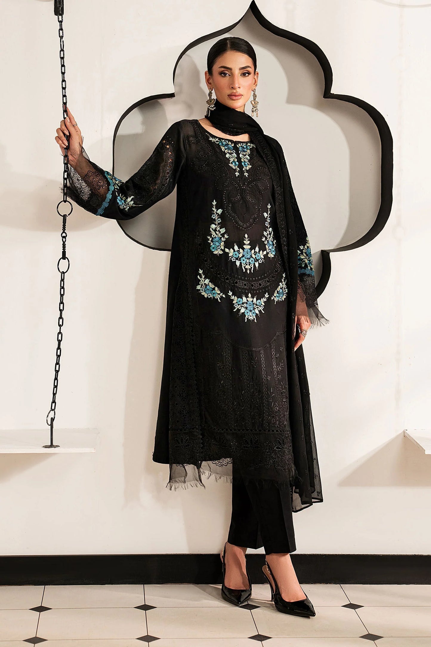 DW-MN25-08R1 | 3 Piece Embroidered Lawn Suit | MARIA.B
