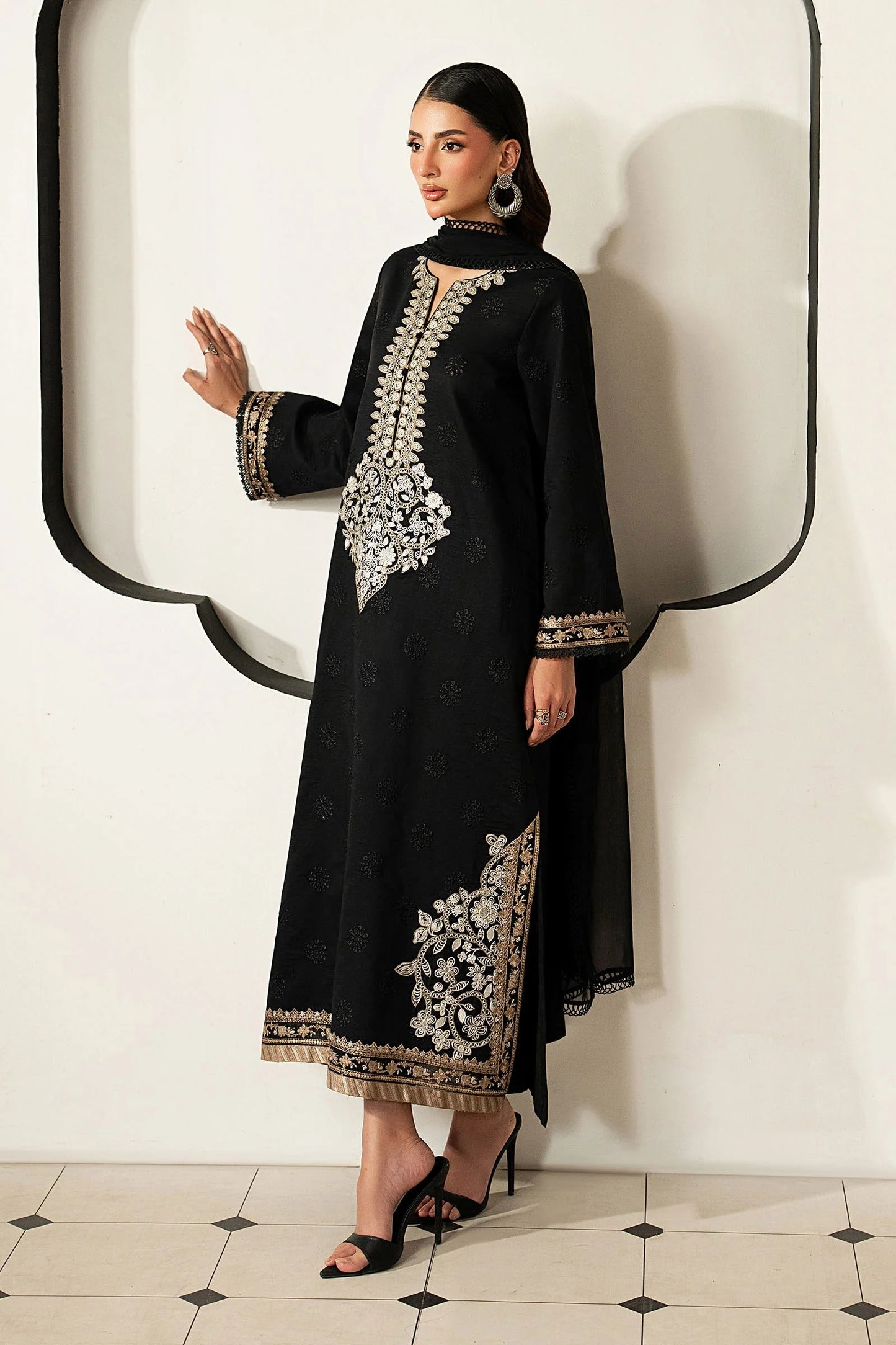 DW-MN26-04 | 3 Piece Embroidered Lawn Suit | MARIA.B