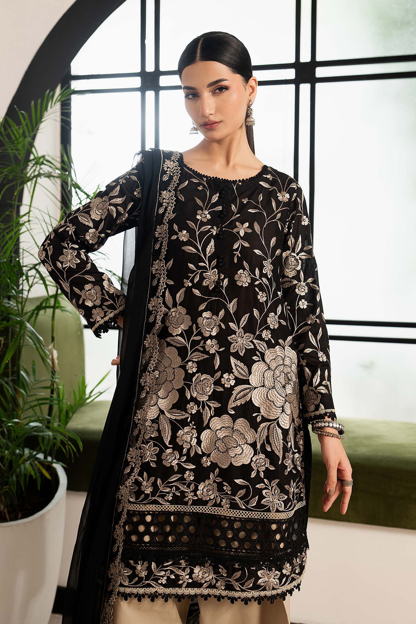 DW-MN26-12 | 3 Piece Embroidered Lawn Suit | MARIA.B