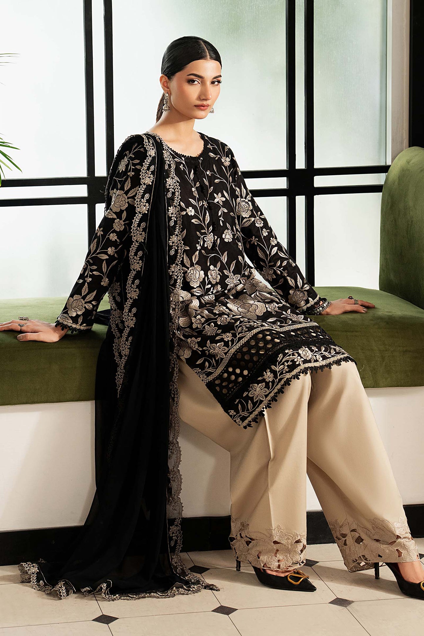 DW-MN26-12 | 3 Piece Embroidered Lawn Suit | MARIA.B