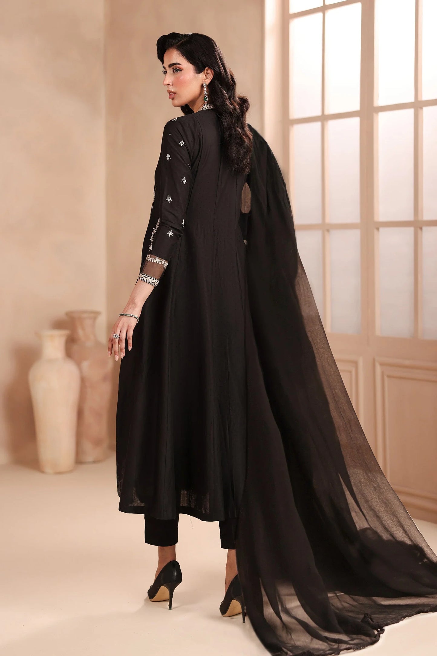 DW-MN25-09R1 | 3 Piece Embroidered Lawn Suit | MARIA.B