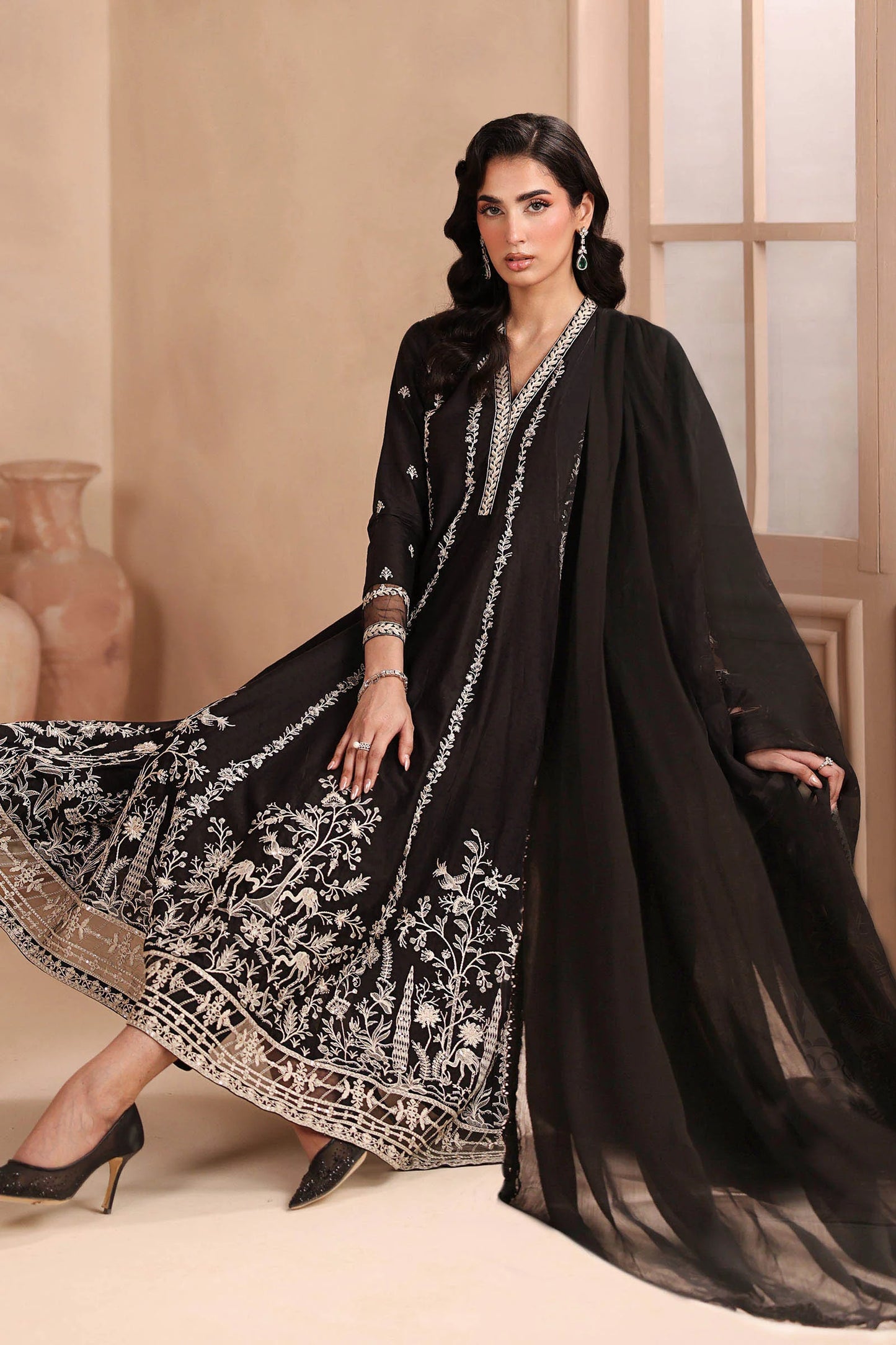 DW-MN25-09R1 | 3 Piece Embroidered Lawn Suit | MARIA.B