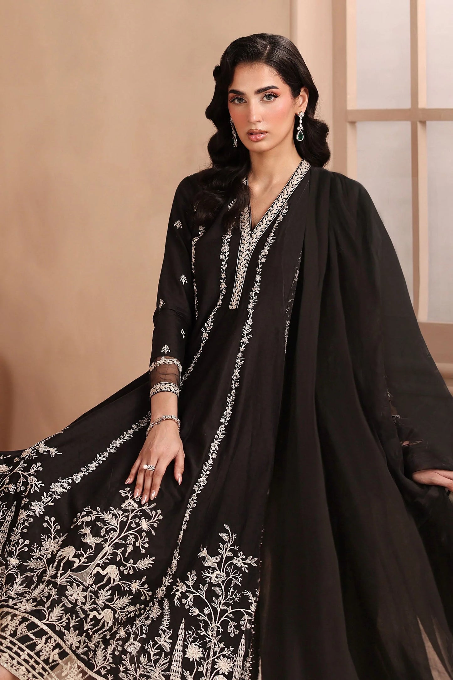 DW-MN25-09R1 | 3 Piece Embroidered Lawn Suit | MARIA.B