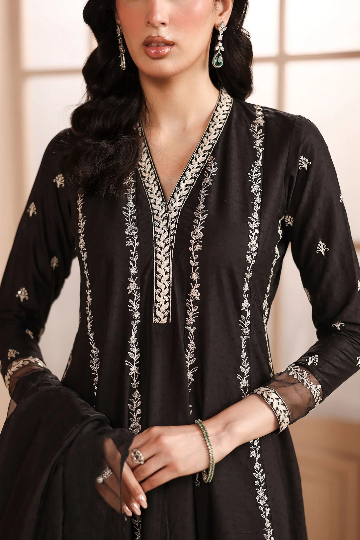 DW-MN25-09R1 | 3 Piece Embroidered Lawn Suit | MARIA.B
