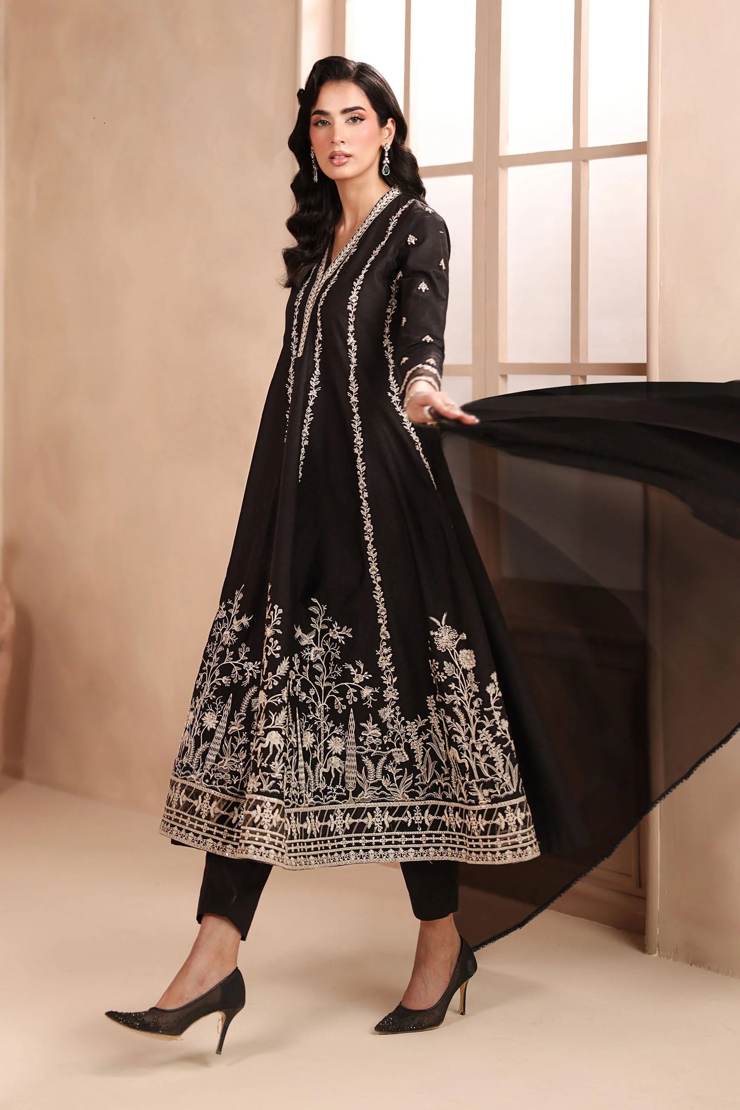 DW-MN25-09R1 | 3 Piece Embroidered Lawn Suit | MARIA.B