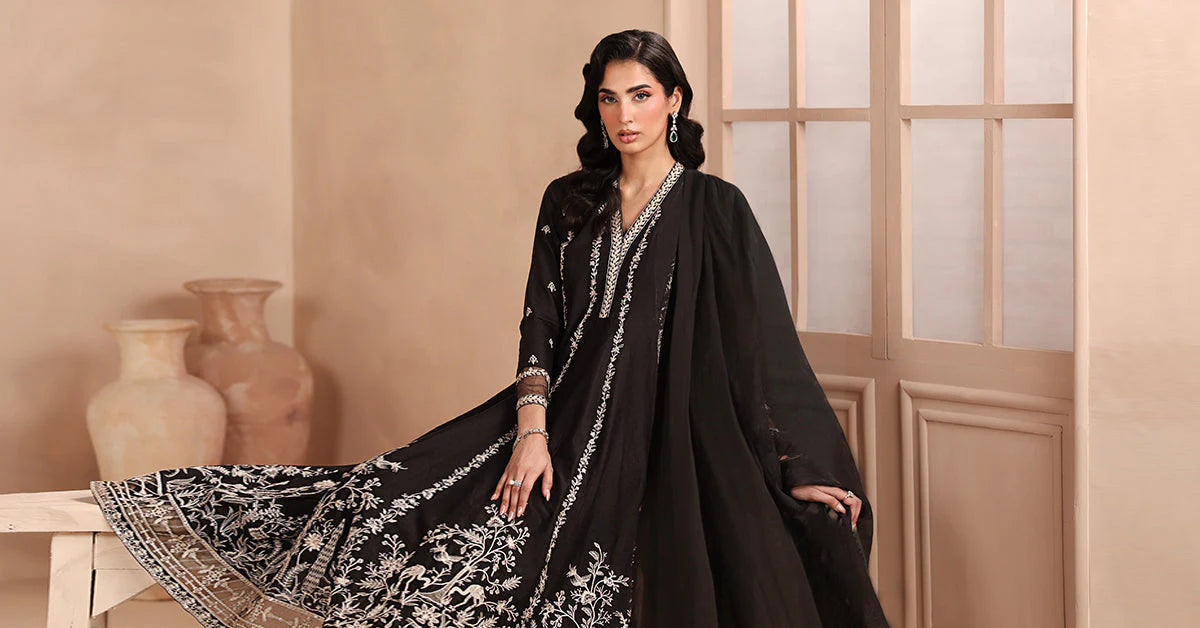 DW-MN25-09R1 | 3 Piece Embroidered Lawn Suit | MARIA.B