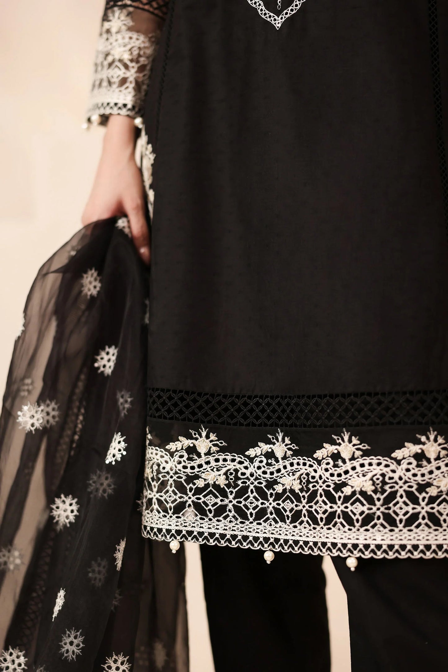 DW-MN25-13-Black | Luxury Pret | MARIA.B