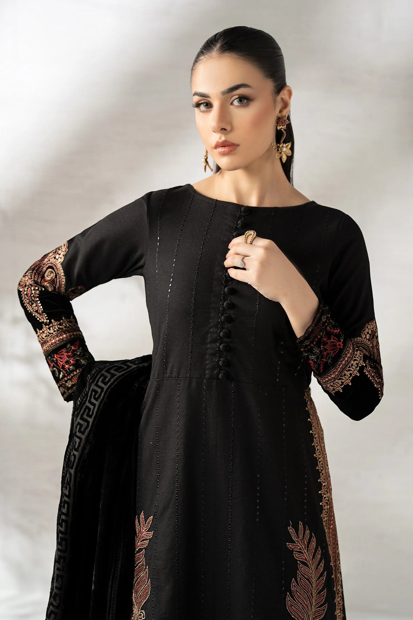 DW-W24-146R1-Black | Luxury Pret | MARIA.B