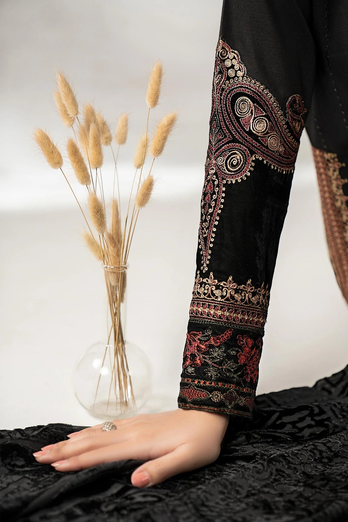 DW-W24-146R1-Black | Luxury Pret | MARIA.B