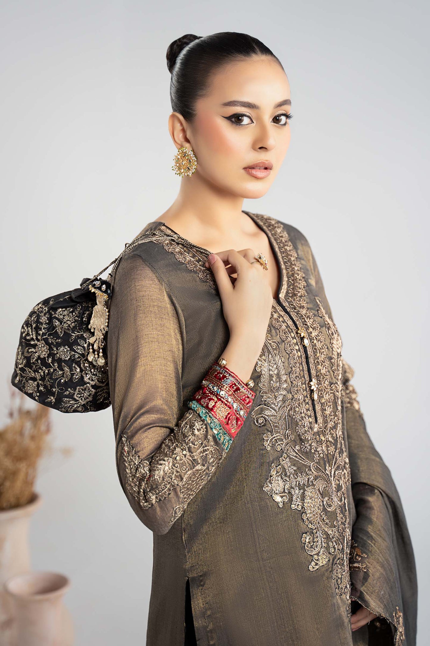 DW-W25-01-Black | Luxury Pret | MARIA.B