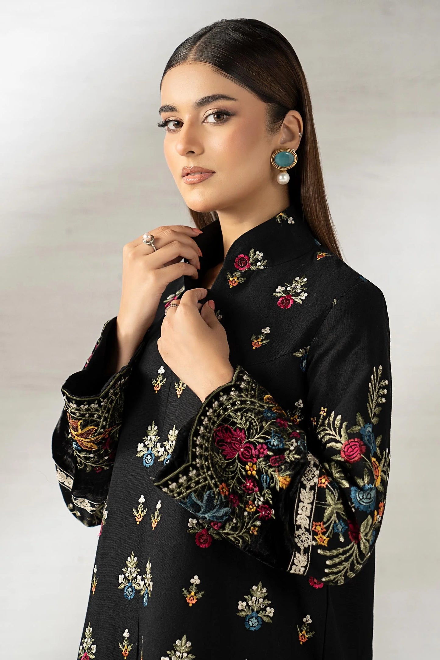 DW-W25-05-Black | Luxury Pret | MARIA.B