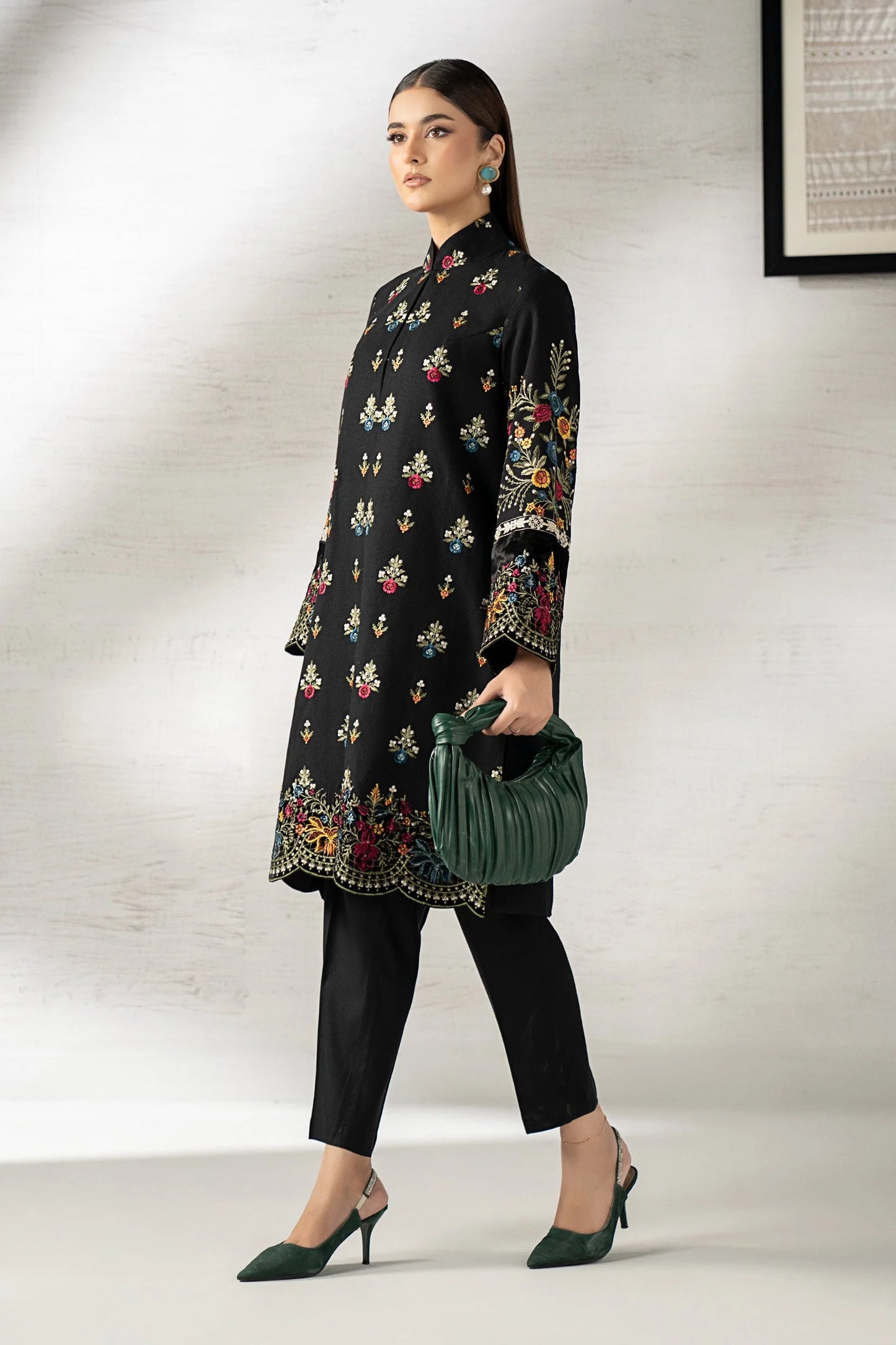 DW-W25-05-Black | Luxury Pret | MARIA.B