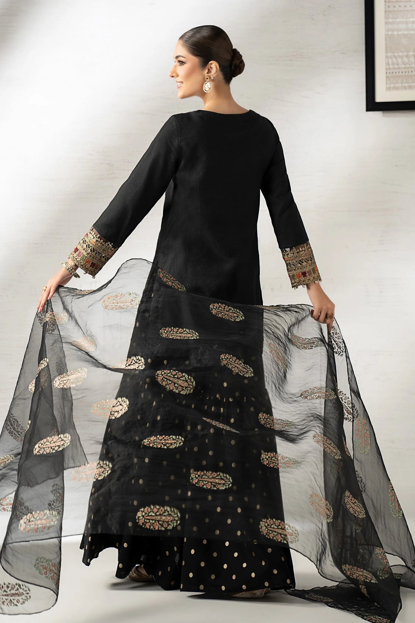 DW-W25-07-Black | Luxury Pret | MARIA.B