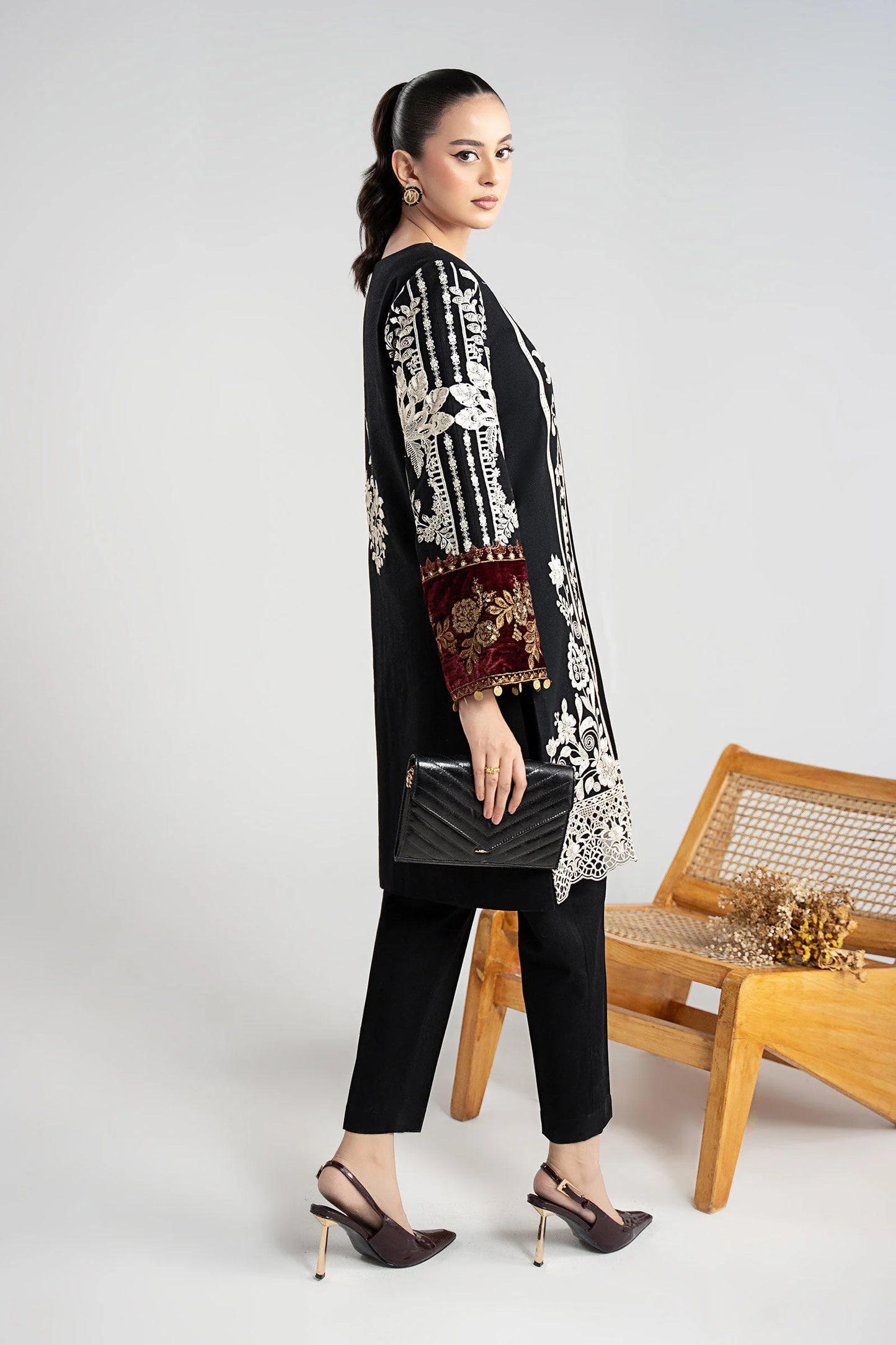 DW-W25-18-Black | Luxury Pret | MARIA.B