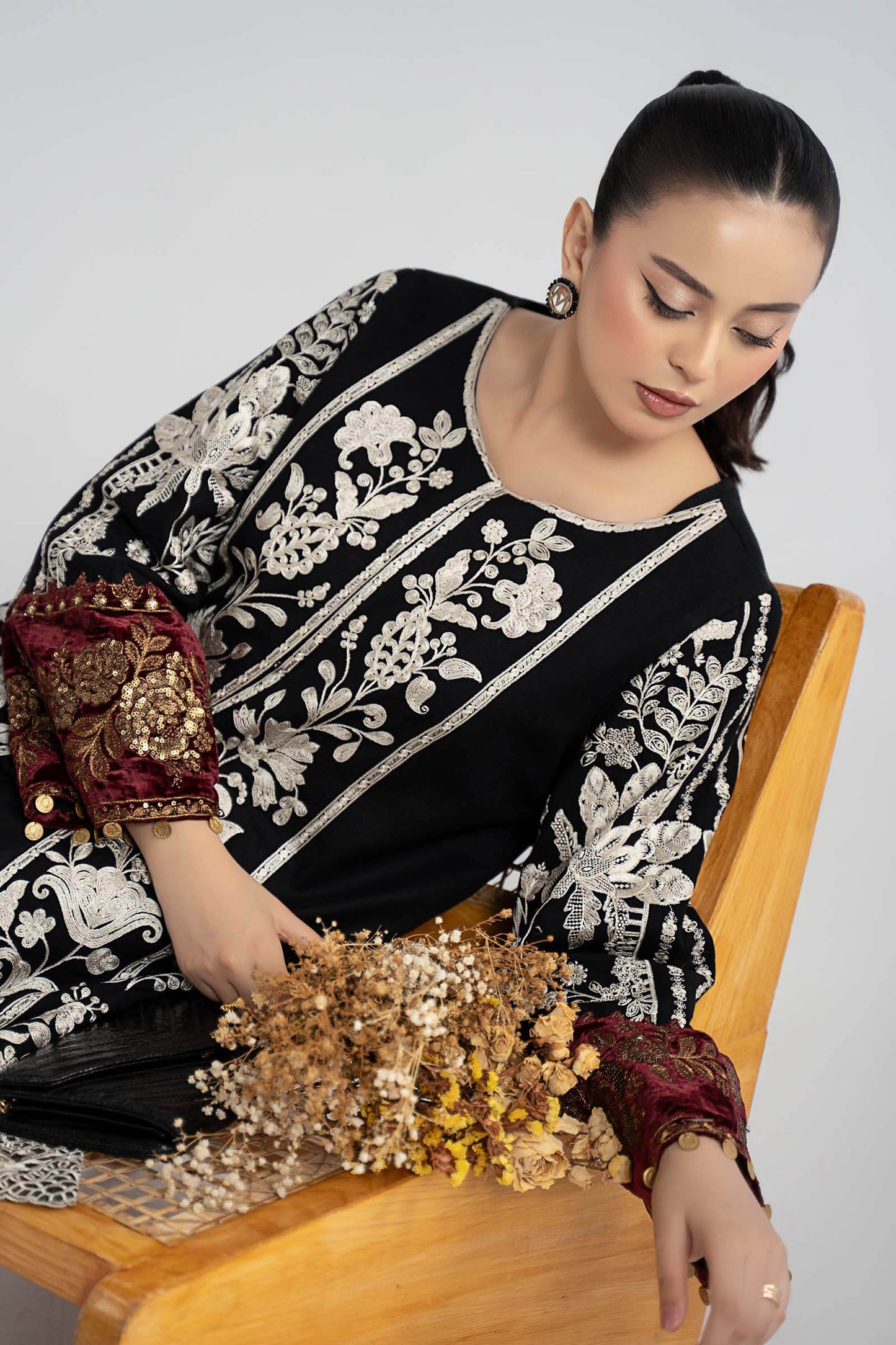 DW-W25-18-Black | Luxury Pret | MARIA.B