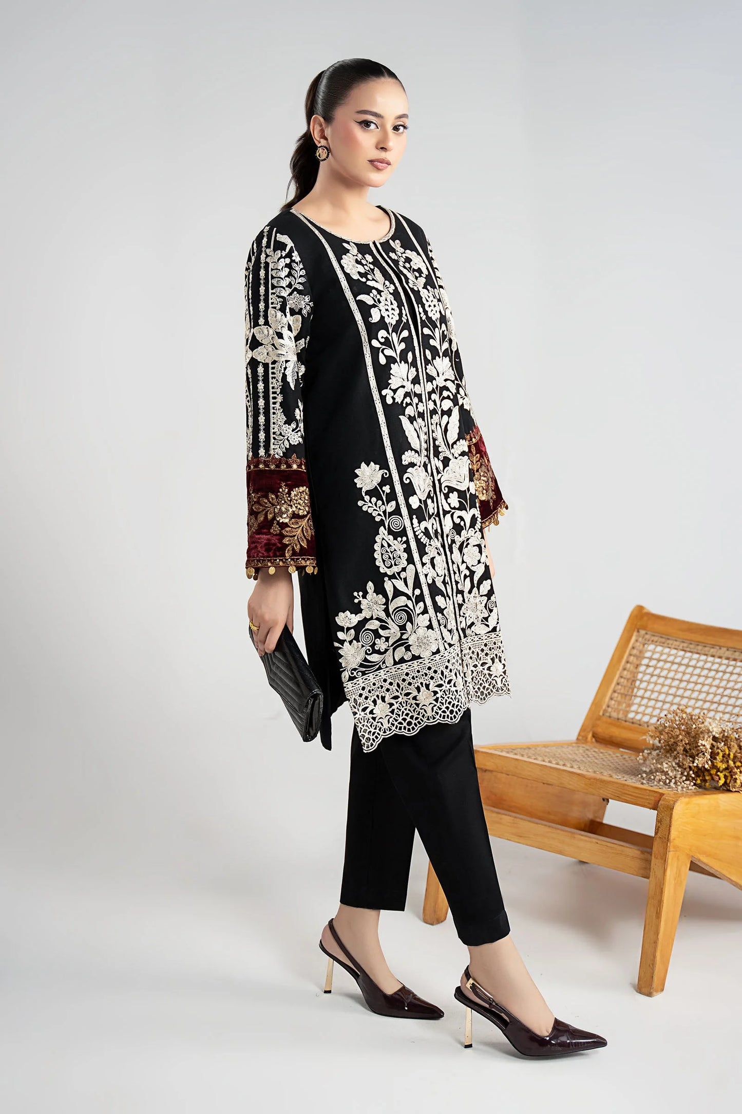 DW-W25-18-Black | Luxury Pret | MARIA.B