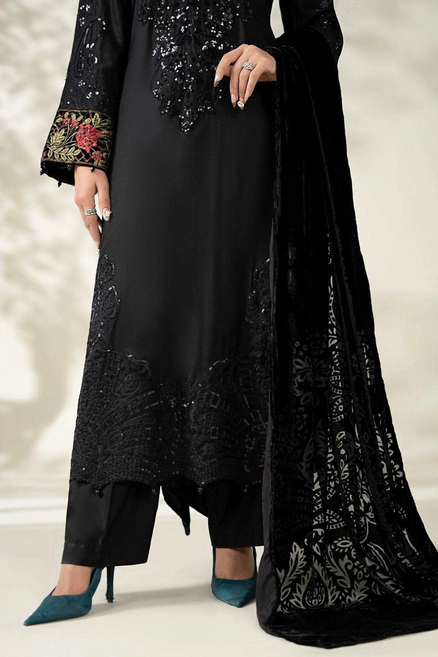 DW-W25-20-Black | Luxury Pret | MARIA.B