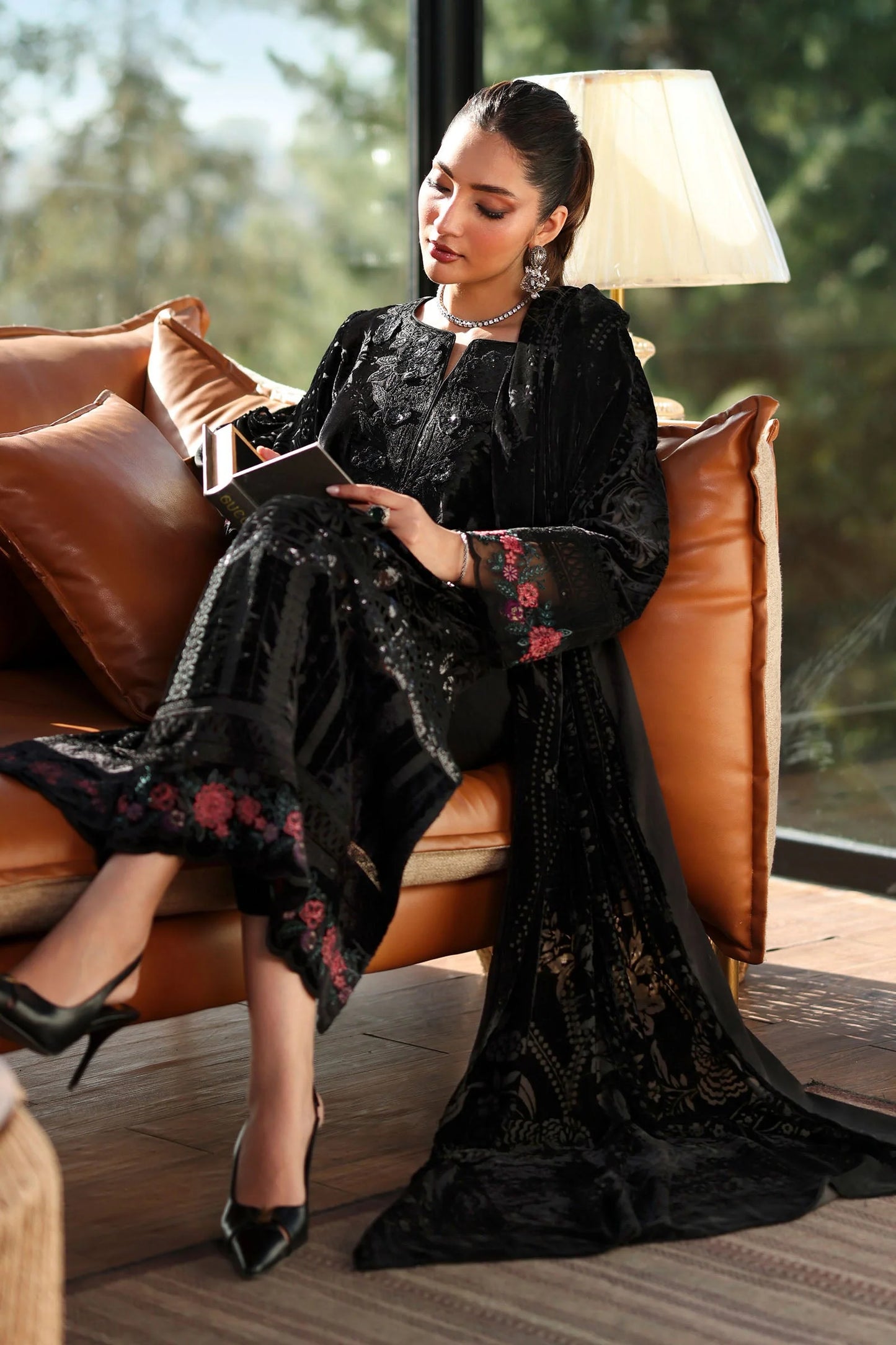 DW-W25-23-Black | Luxury Pret | MARIA.B