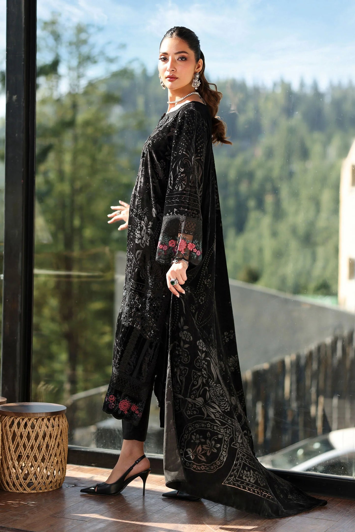 DW-W25-23-Black | Luxury Pret | MARIA.B