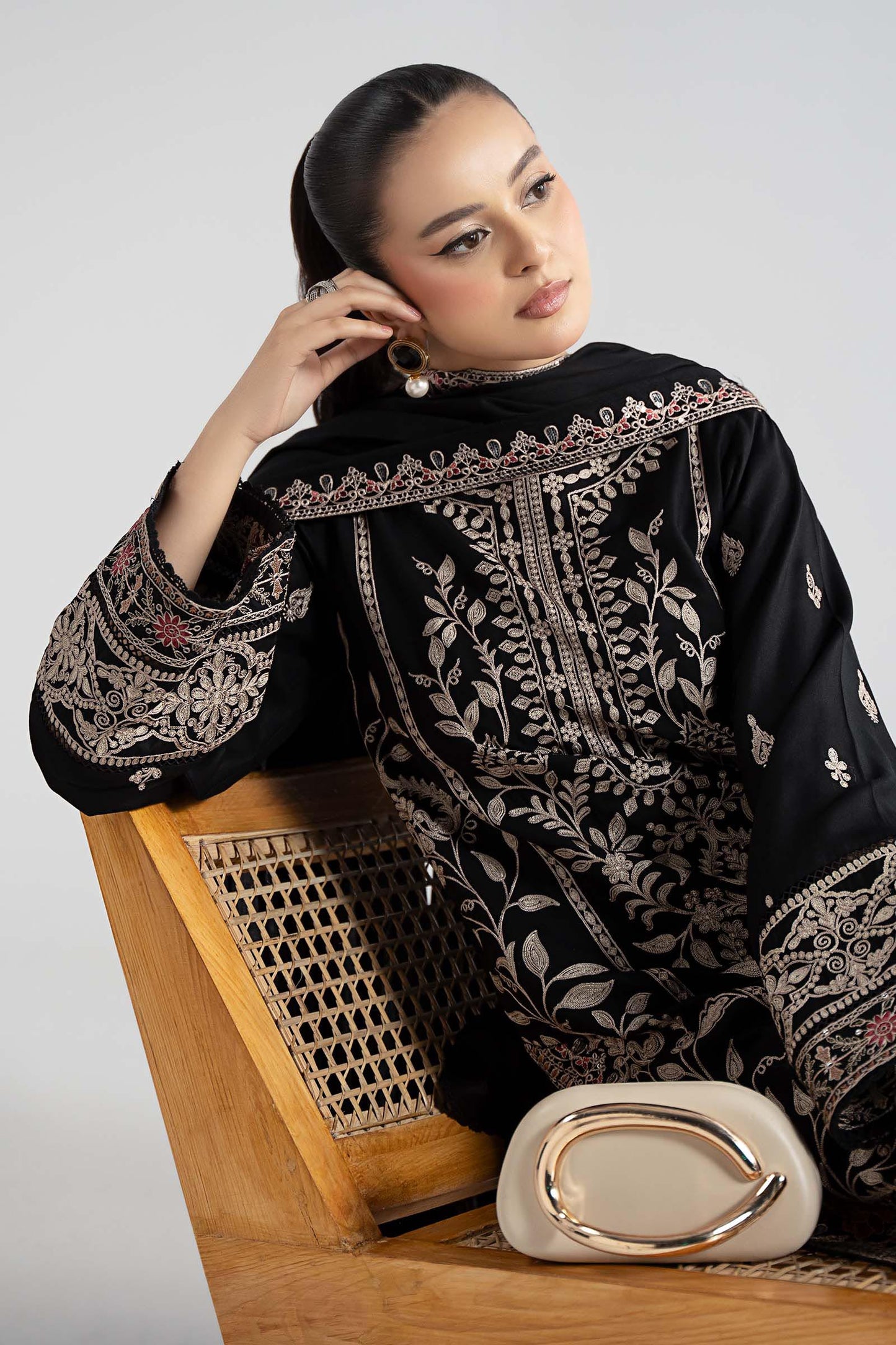 DW-W25-32-Black | Luxury Pret | MARIA.B