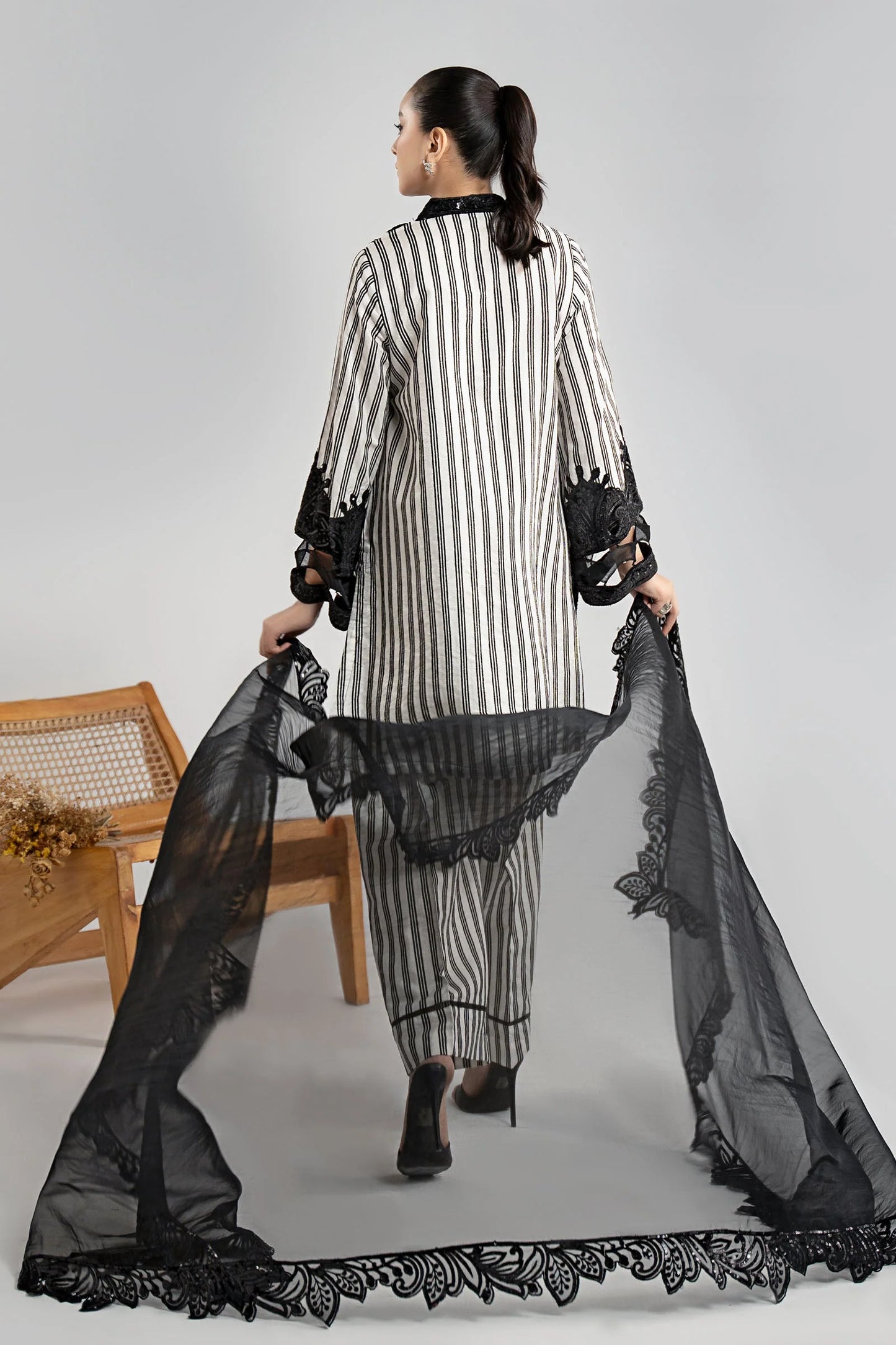 DW-W25-33-Black | Luxury Pret | MARIA.B