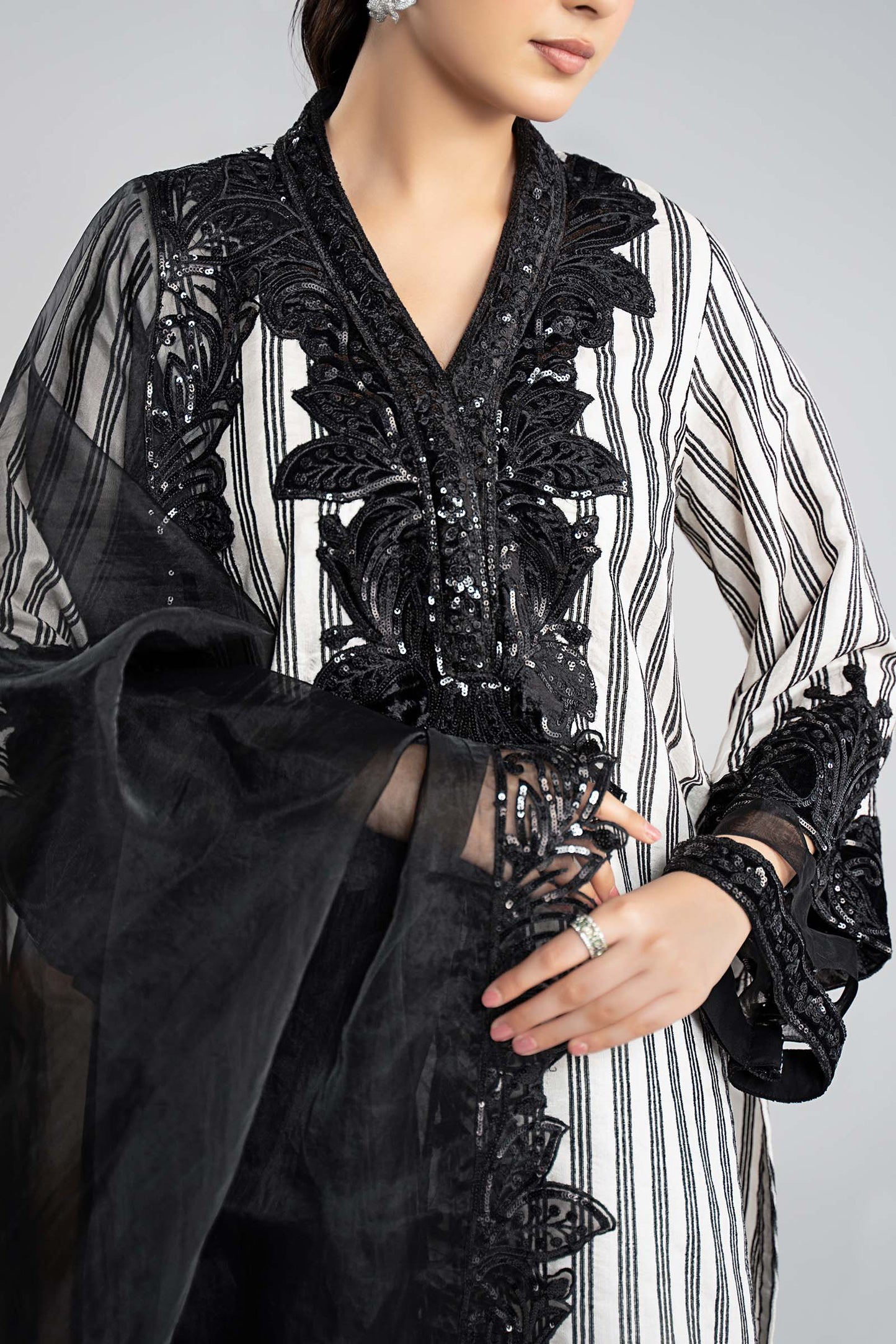 DW-W25-33-Black | Luxury Pret | MARIA.B