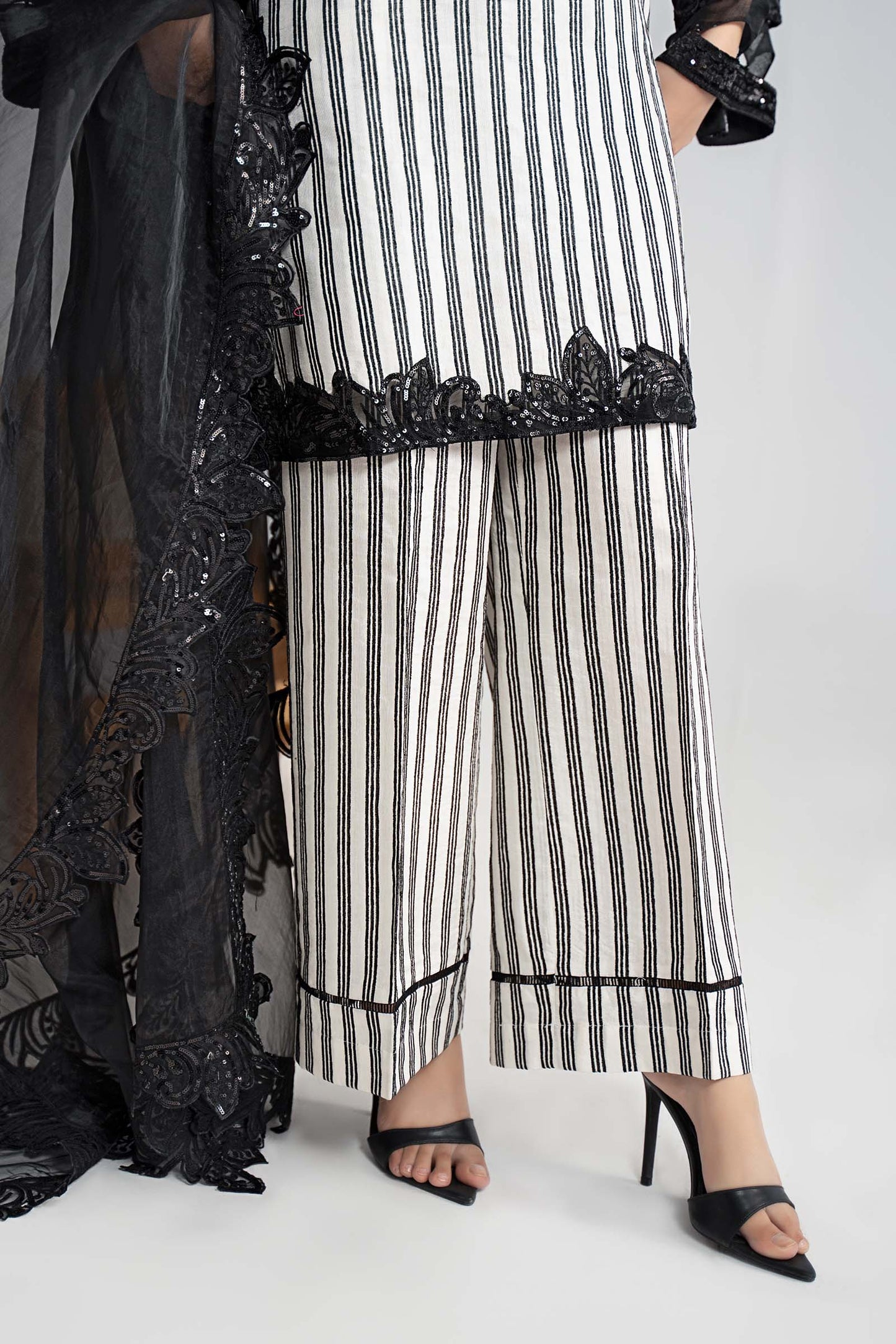 DW-W25-33-Black | Luxury Pret | MARIA.B