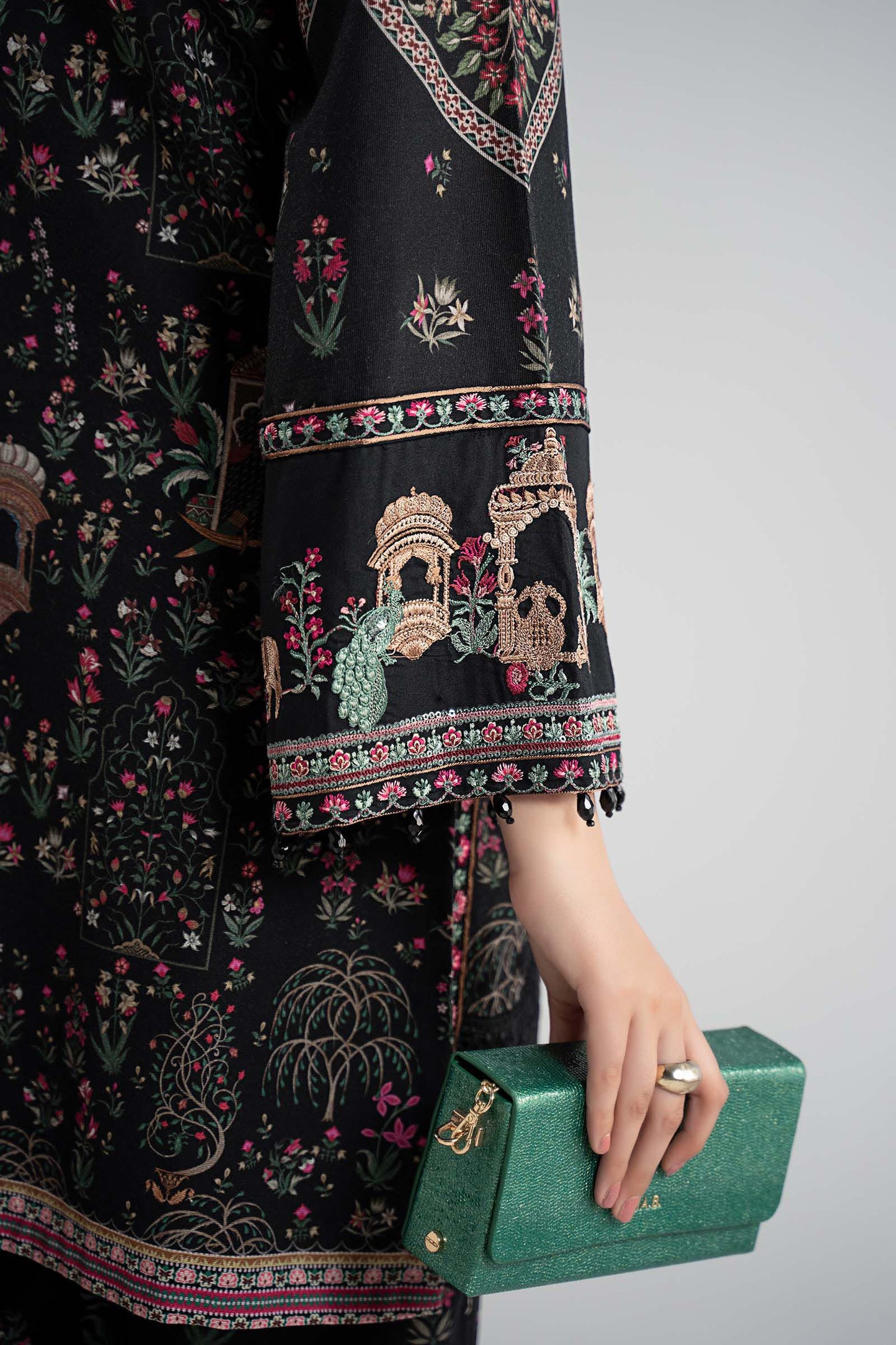 DW-W25-35-Black | Luxury Pret | MARIA.B